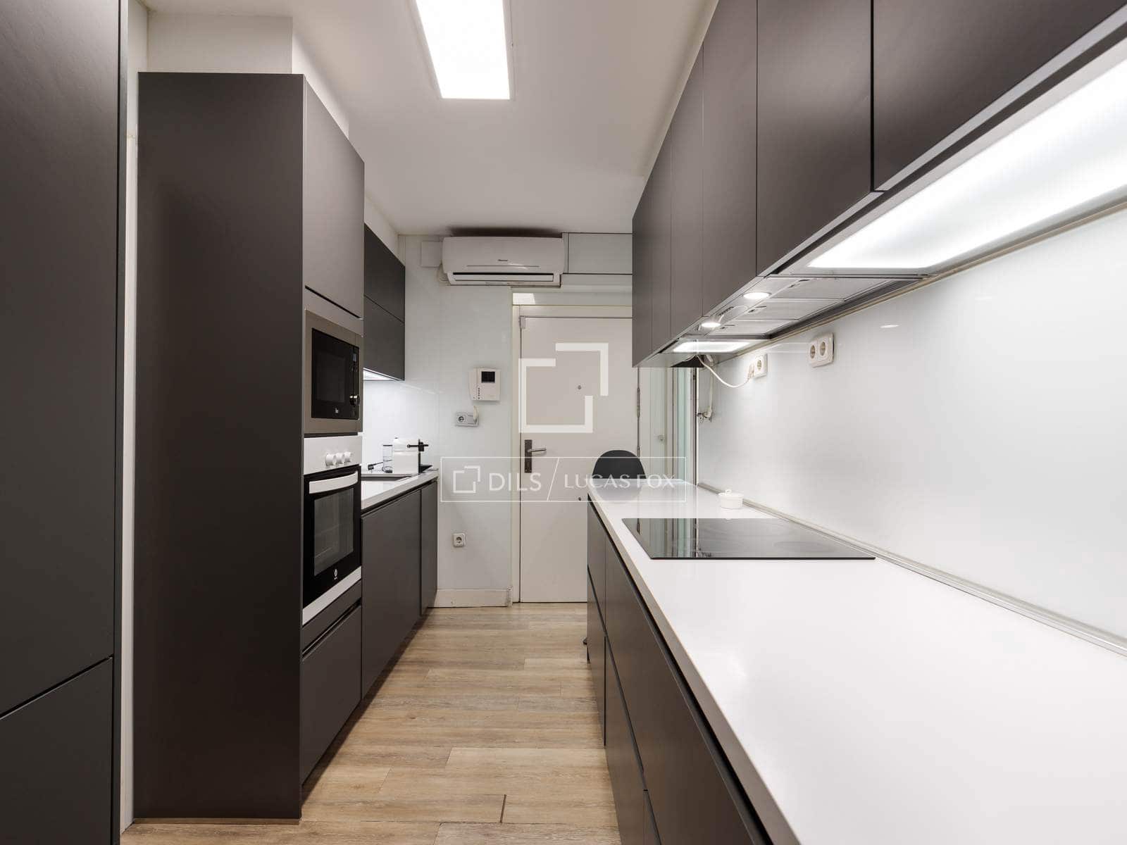 3 soveværelse Lejlighed til salg i Madrid by - € 1.780.000 (Ref: 9964413)