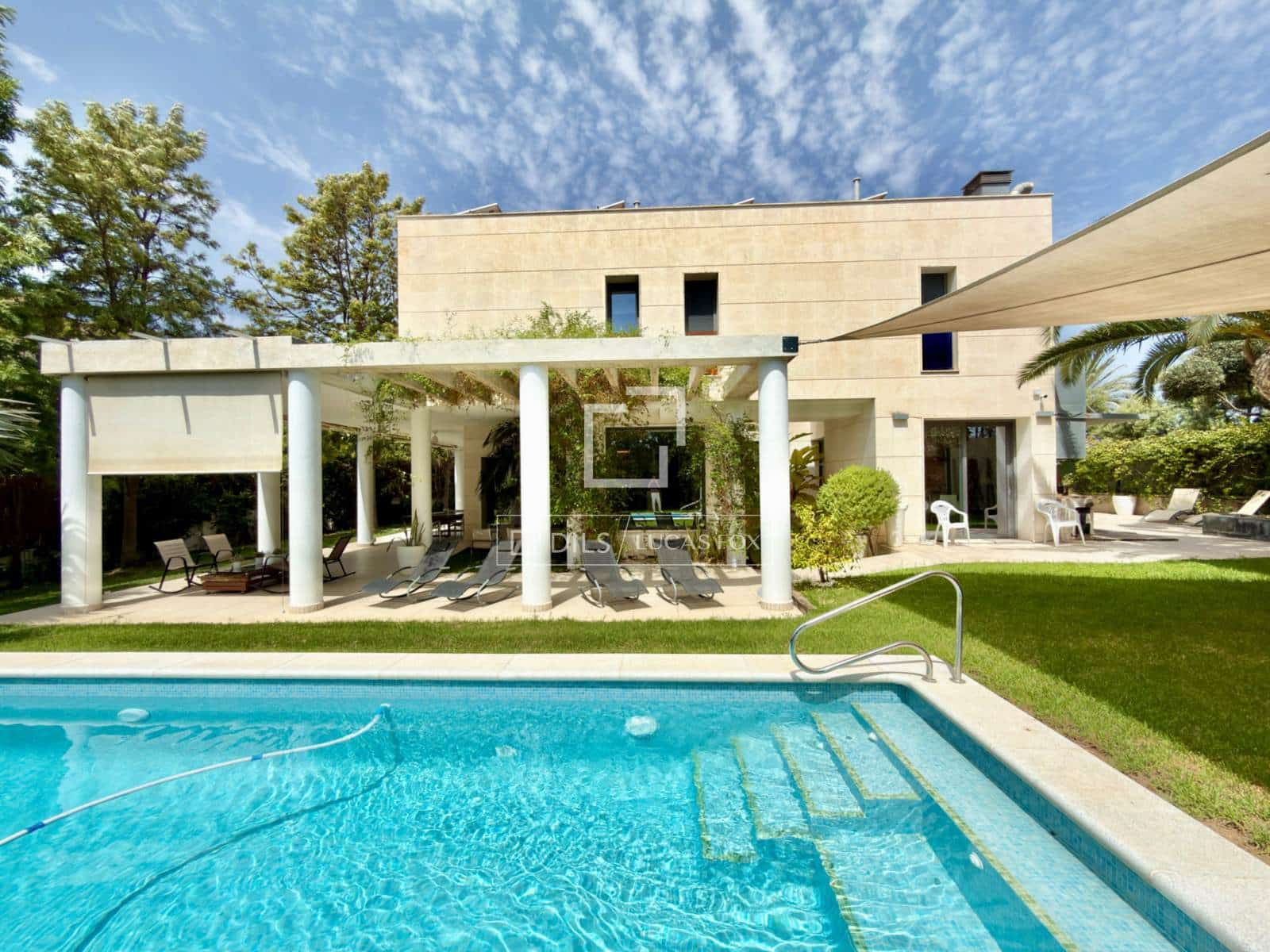 5 bedroom Villa for sale in Muchamiel / Mutxamel with garage - € 1,650,000 (Ref: 9965549)