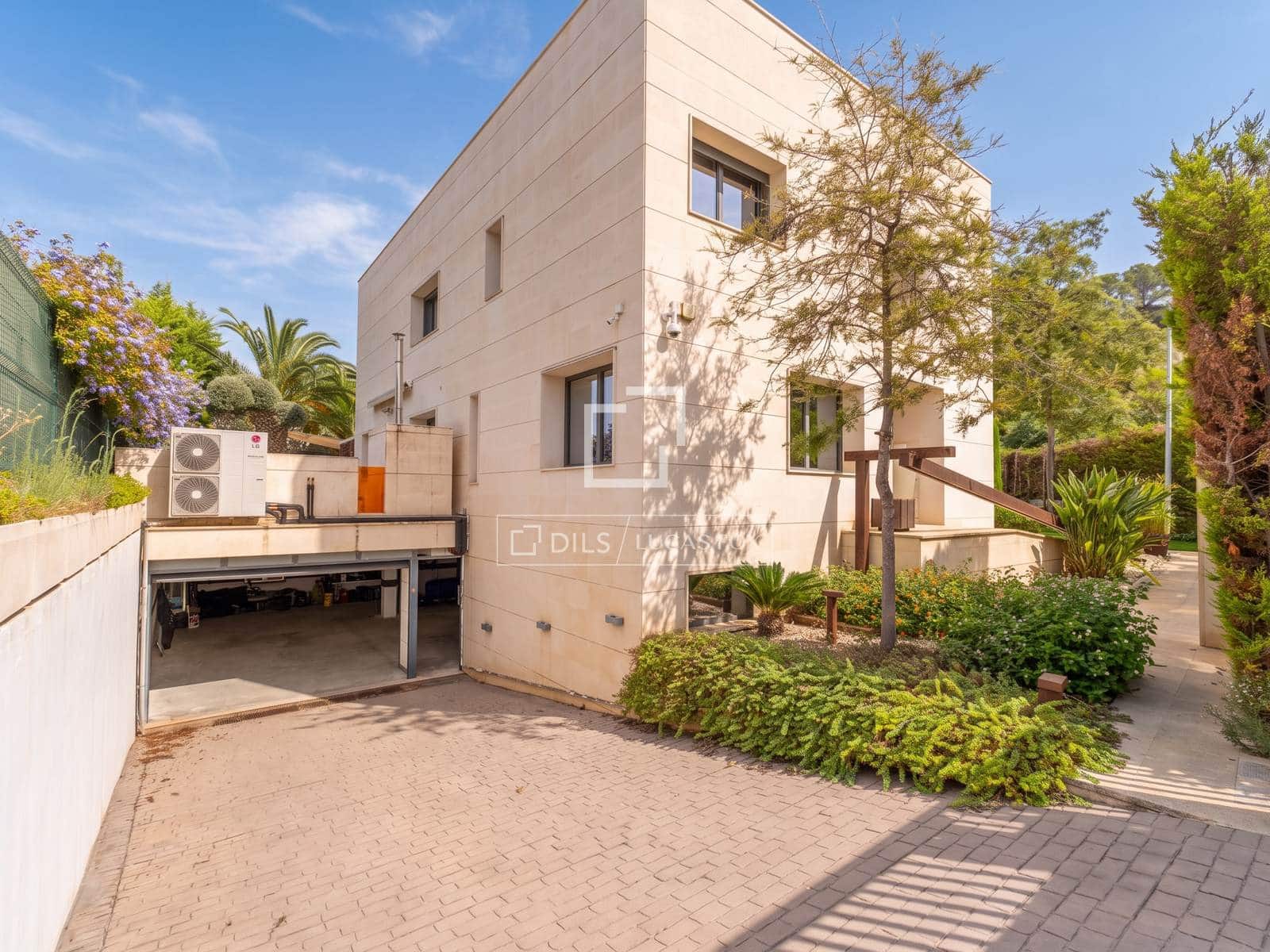 5 bedroom Villa for sale in Muchamiel / Mutxamel with garage - € 1,650,000 (Ref: 9965549)