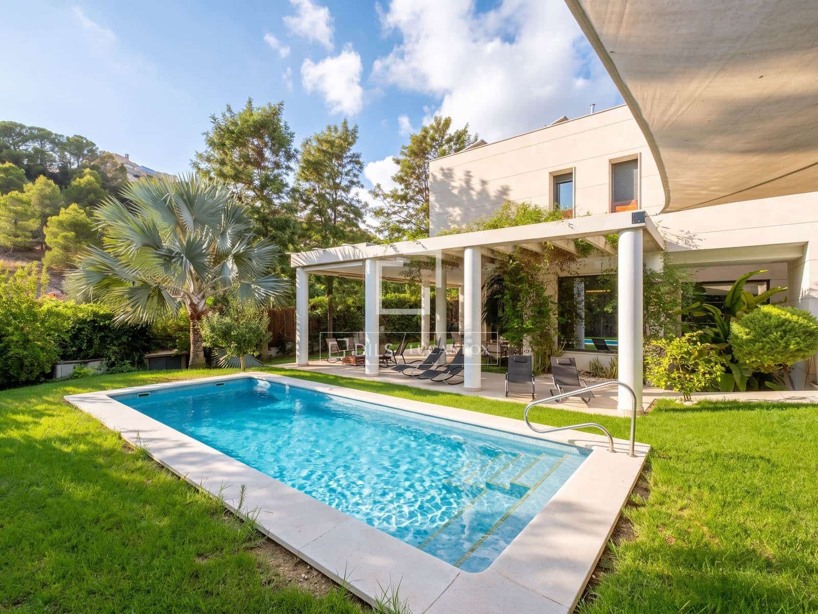 5 bedroom Villa for sale in Muchamiel / Mutxamel with garage - € 1,650,000 (Ref: 9965549)