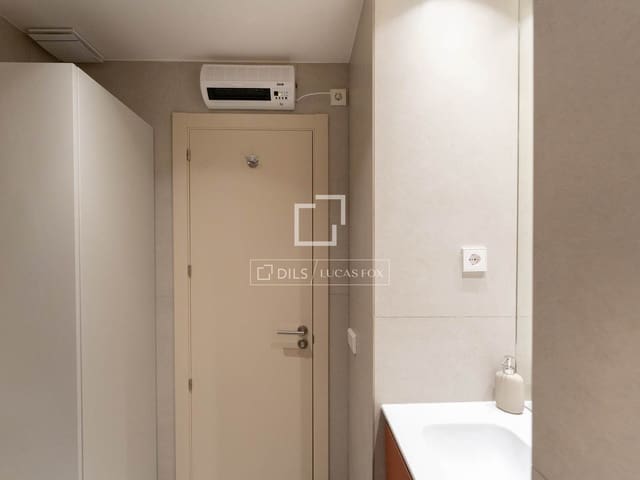 Apartamento para arrendar em Castellana, Madrid cidade - 2 000 € (Ref: 9965552)