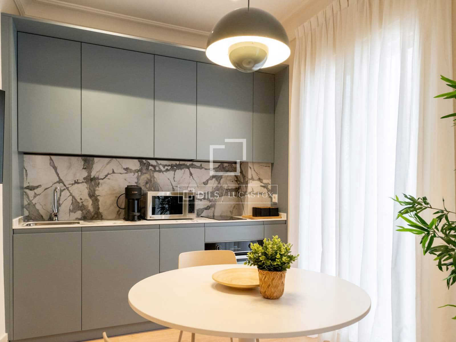 Leilighet til leie i Madrid by - € 2 000 (Ref: 9965552)