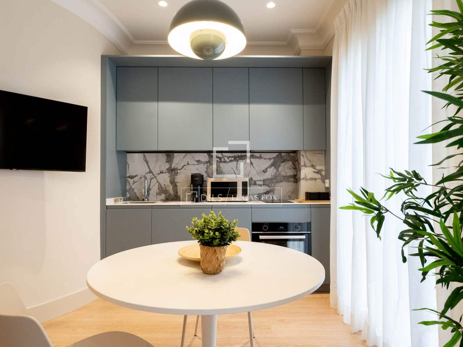 Leilighet til leie i Madrid by - € 2 000 (Ref: 9965552)