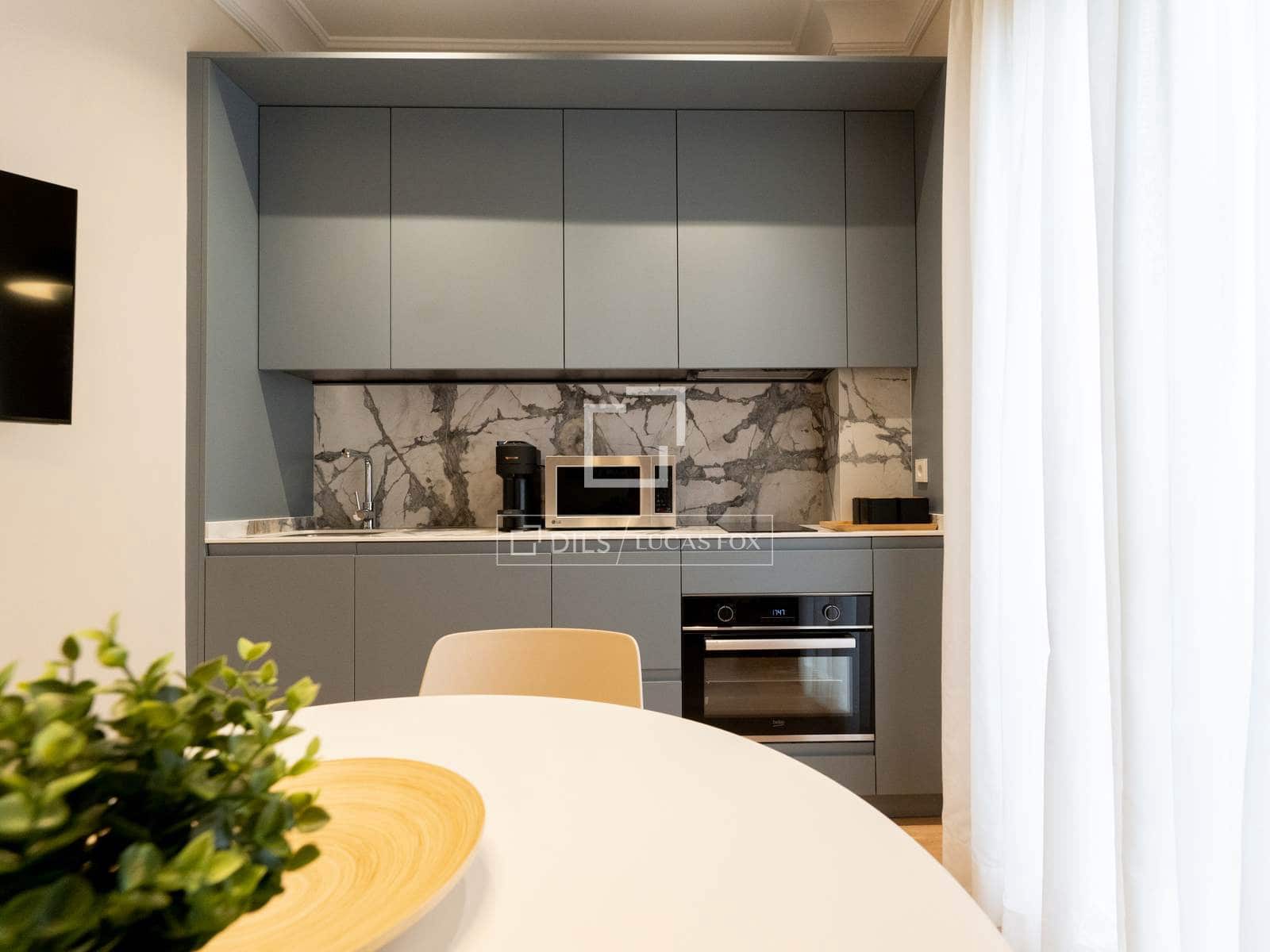 Leilighet til leie i Madrid by - € 2 000 (Ref: 9965552)