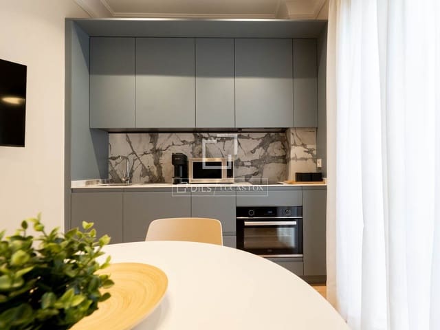 Apartamento para arrendar em Castellana, Madrid cidade - 2 000 € (Ref: 9965552)