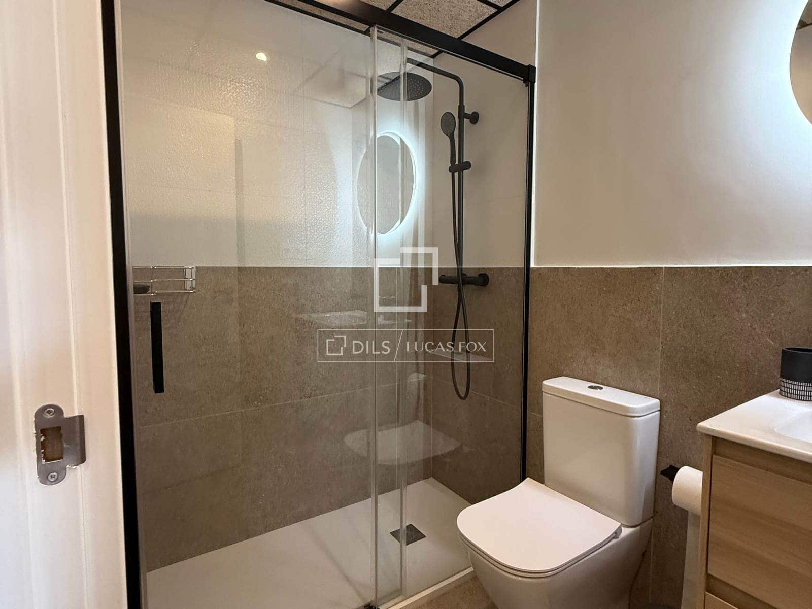 3 quarto Apartamento para arrendar em Madrid cidade - 3 200 € (Ref: 9965553)