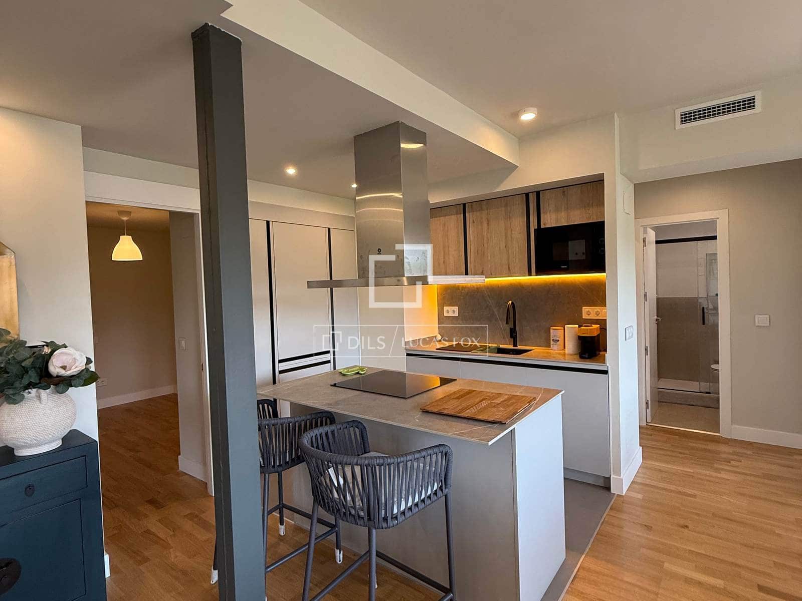 3 quarto Apartamento para arrendar em Madrid cidade - 3 200 € (Ref: 9965553)