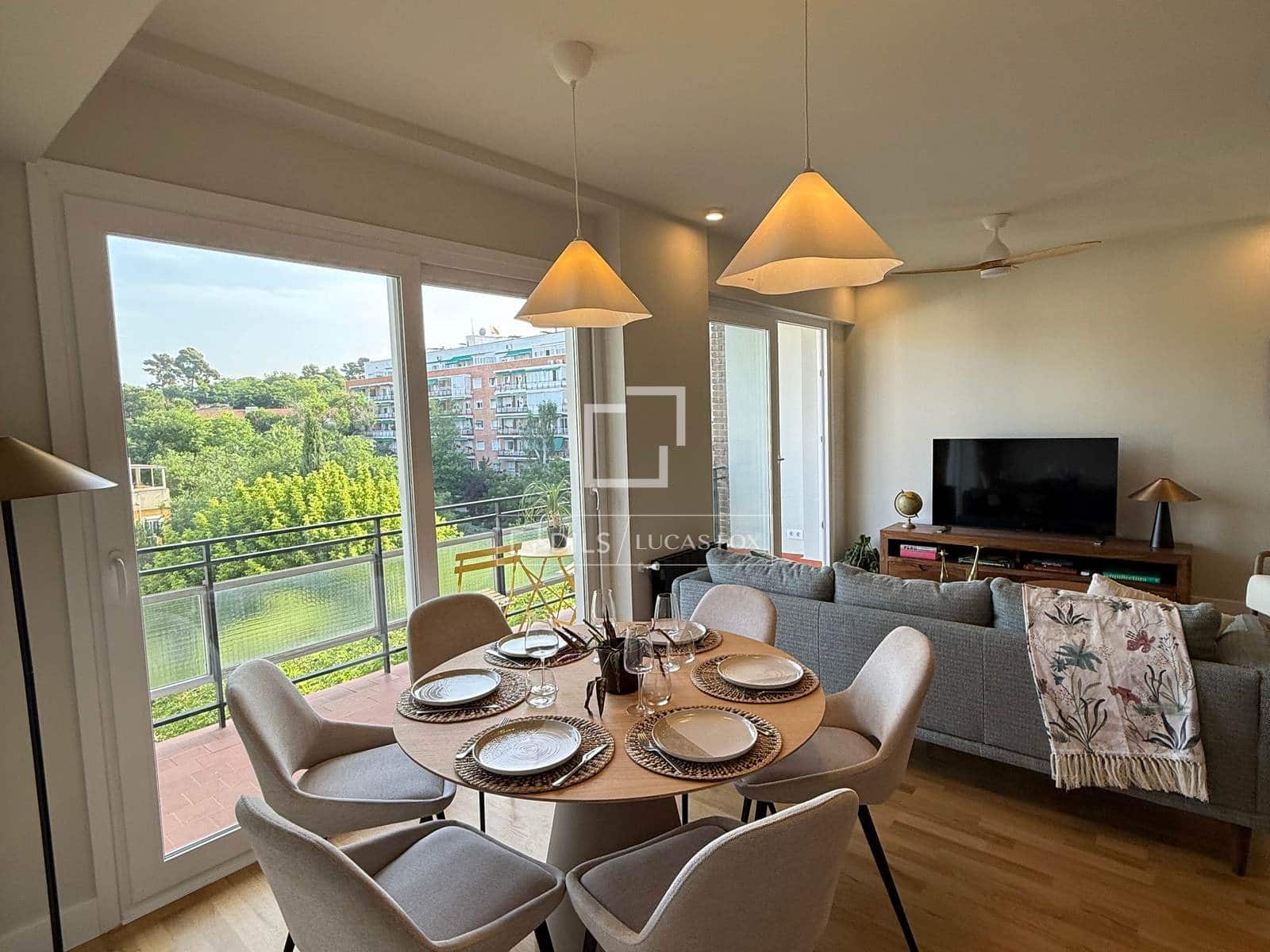 3 quarto Apartamento para arrendar em Madrid cidade - 3 200 € (Ref: 9965553)