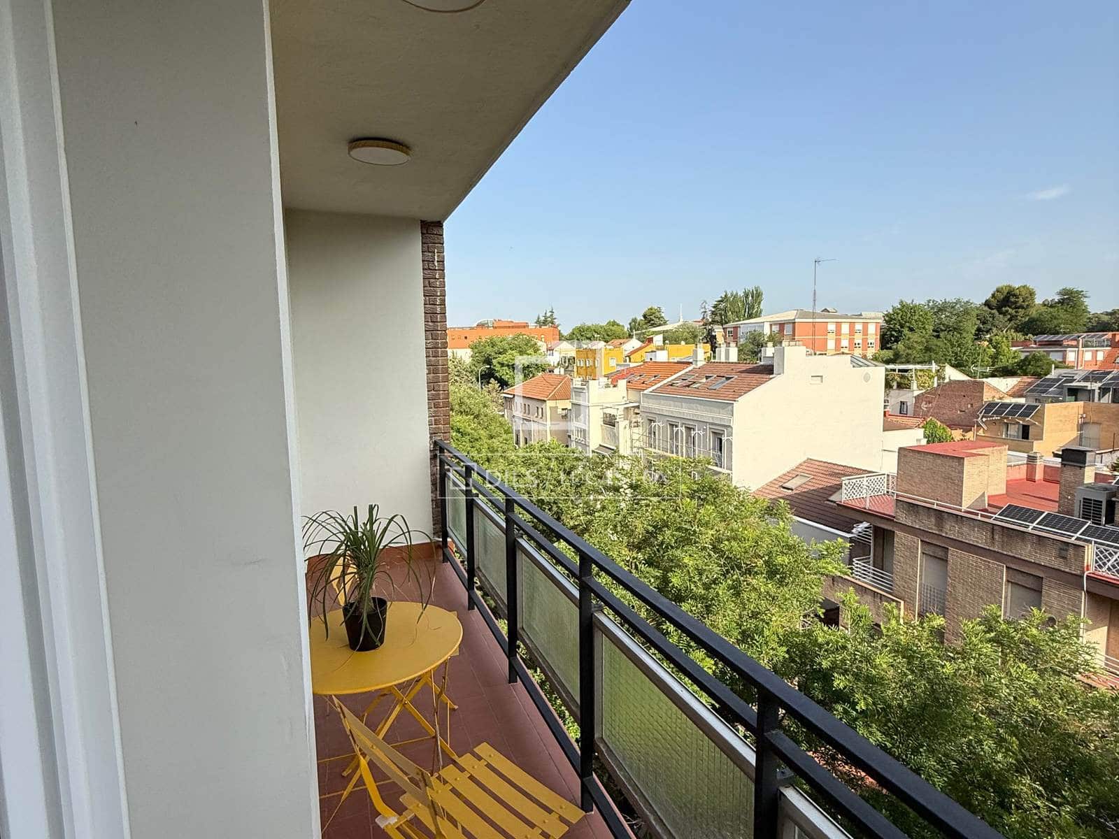 3 quarto Apartamento para arrendar em Madrid cidade - 3 200 € (Ref: 9965553)