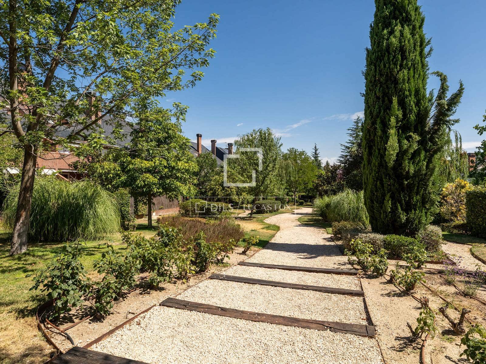 5 soveværelse Villa til salg i Majadahonda med swimmingpool garage - € 1.520.000 (Ref: 9965555)