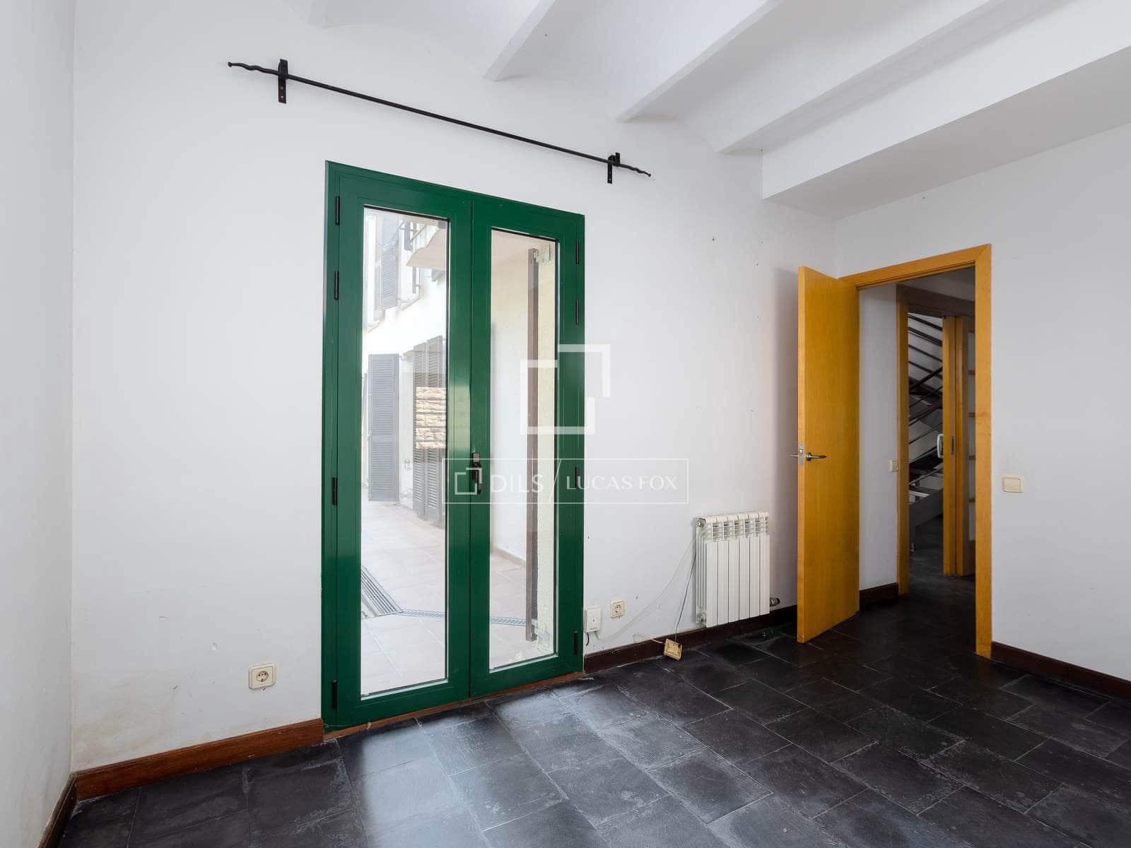 4 bedroom Villa for sale in Premia de Dalt with garage - € 700,000 (Ref: 9965665)