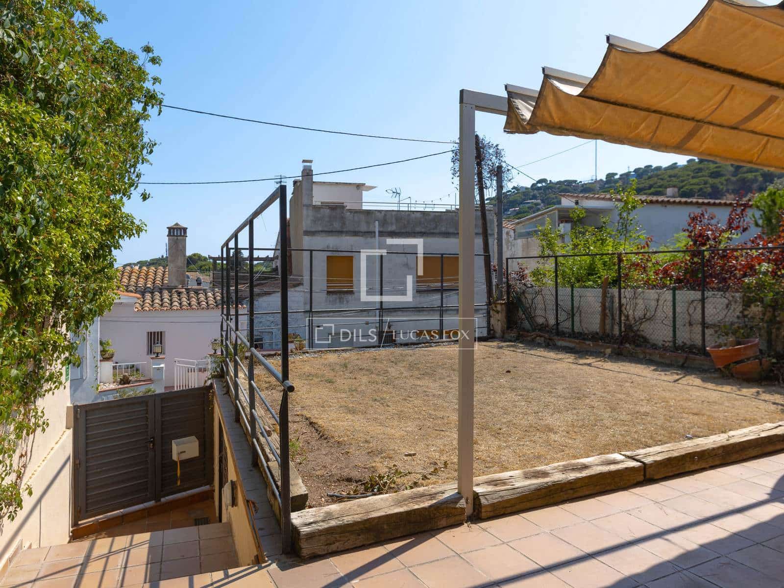 4 bedroom Villa for sale in Premia de Dalt with garage - € 700,000 (Ref: 9965665)