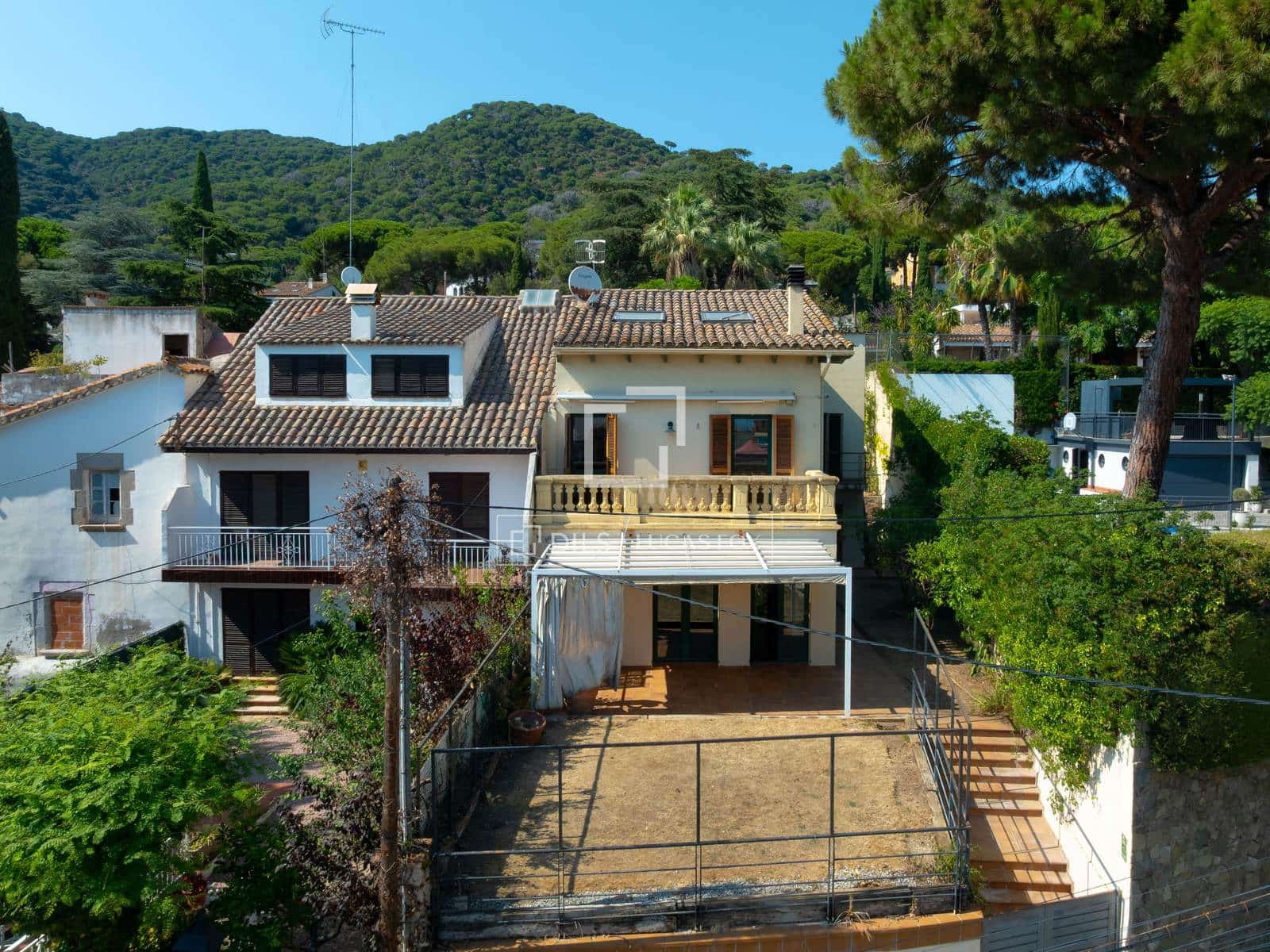 4 bedroom Villa for sale in Premia de Dalt with garage - € 700,000 (Ref: 9965665)