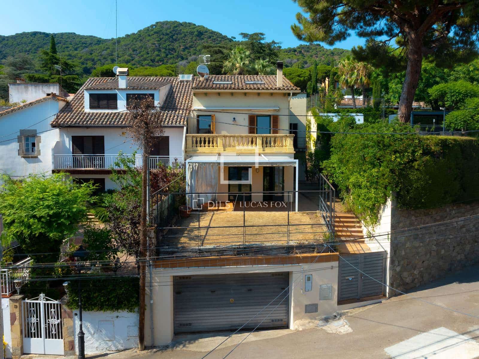 4 bedroom Villa for sale in Premia de Dalt with garage - € 700,000 (Ref: 9965665)