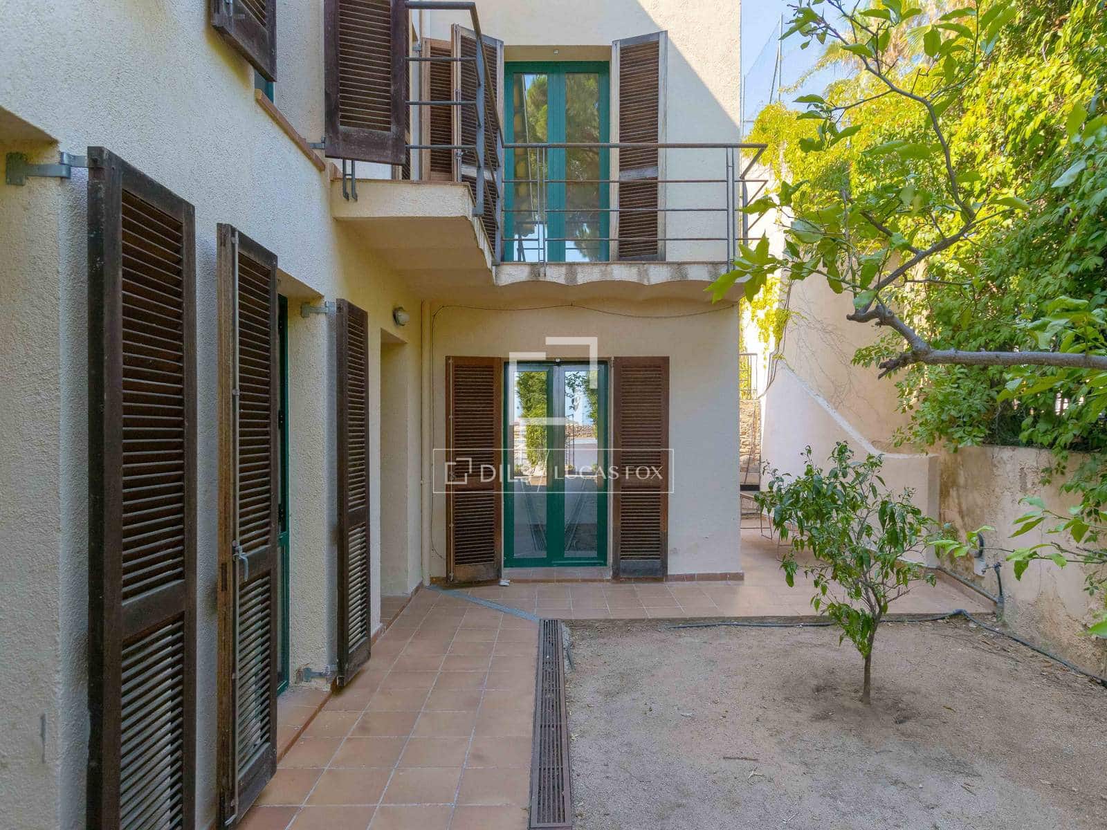 4 bedroom Villa for sale in Premia de Dalt with garage - € 700,000 (Ref: 9965665)
