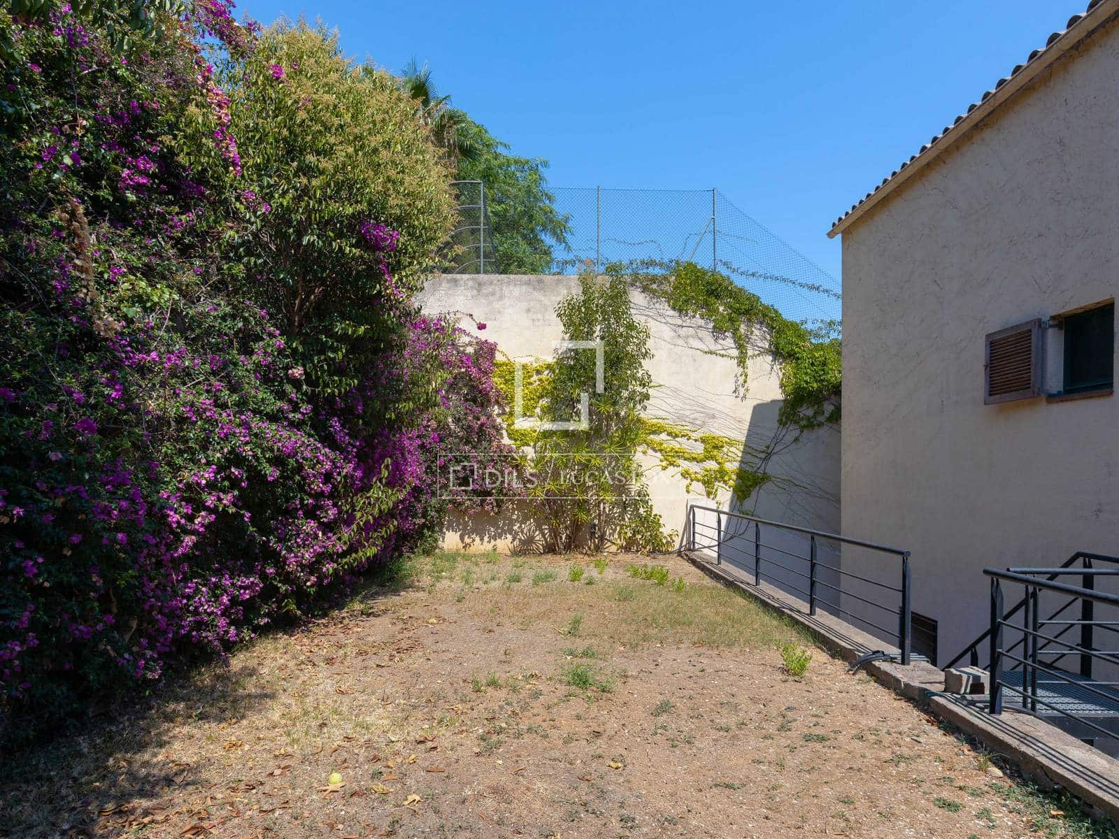 4 bedroom Villa for sale in Premia de Dalt with garage - € 700,000 (Ref: 9965665)