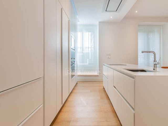 Appartement de 3 chambres à louer à Recoletos, Madrid ville - 11 000 € (Ref: 9965668)