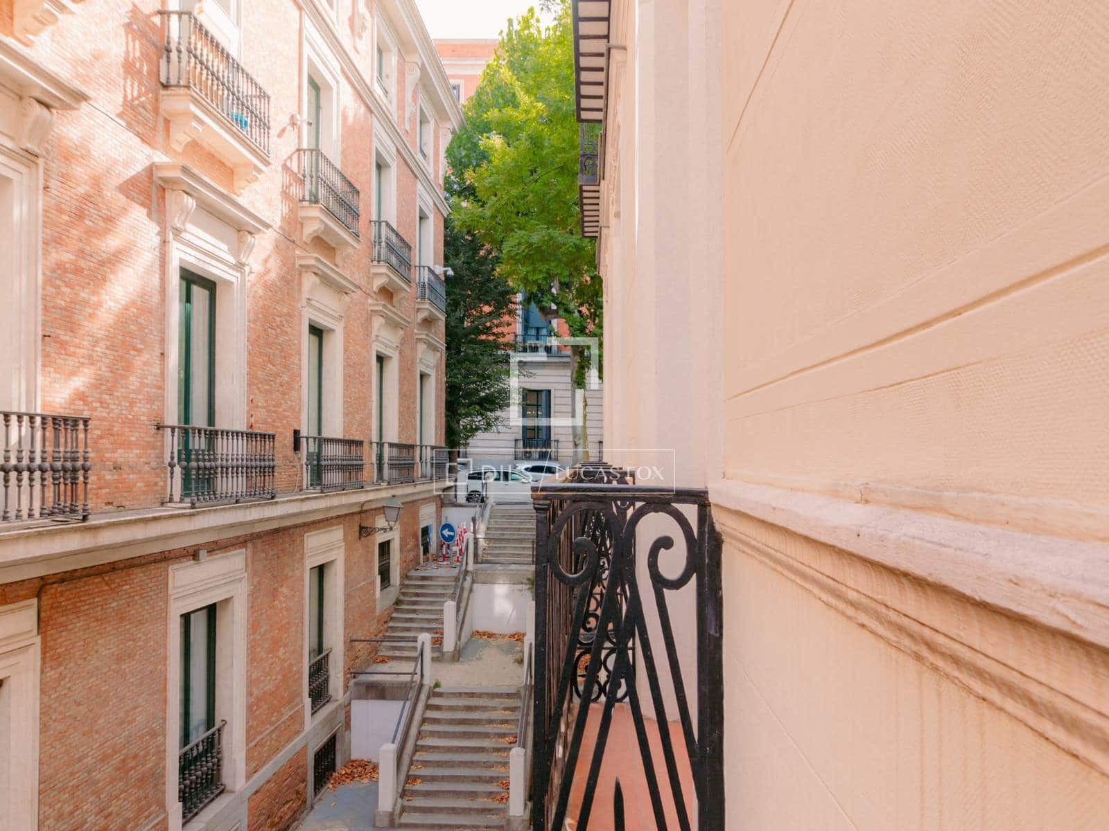 Appartement de 3 chambres à louer à Madrid ville - 11 000 € (Ref: 9965668)