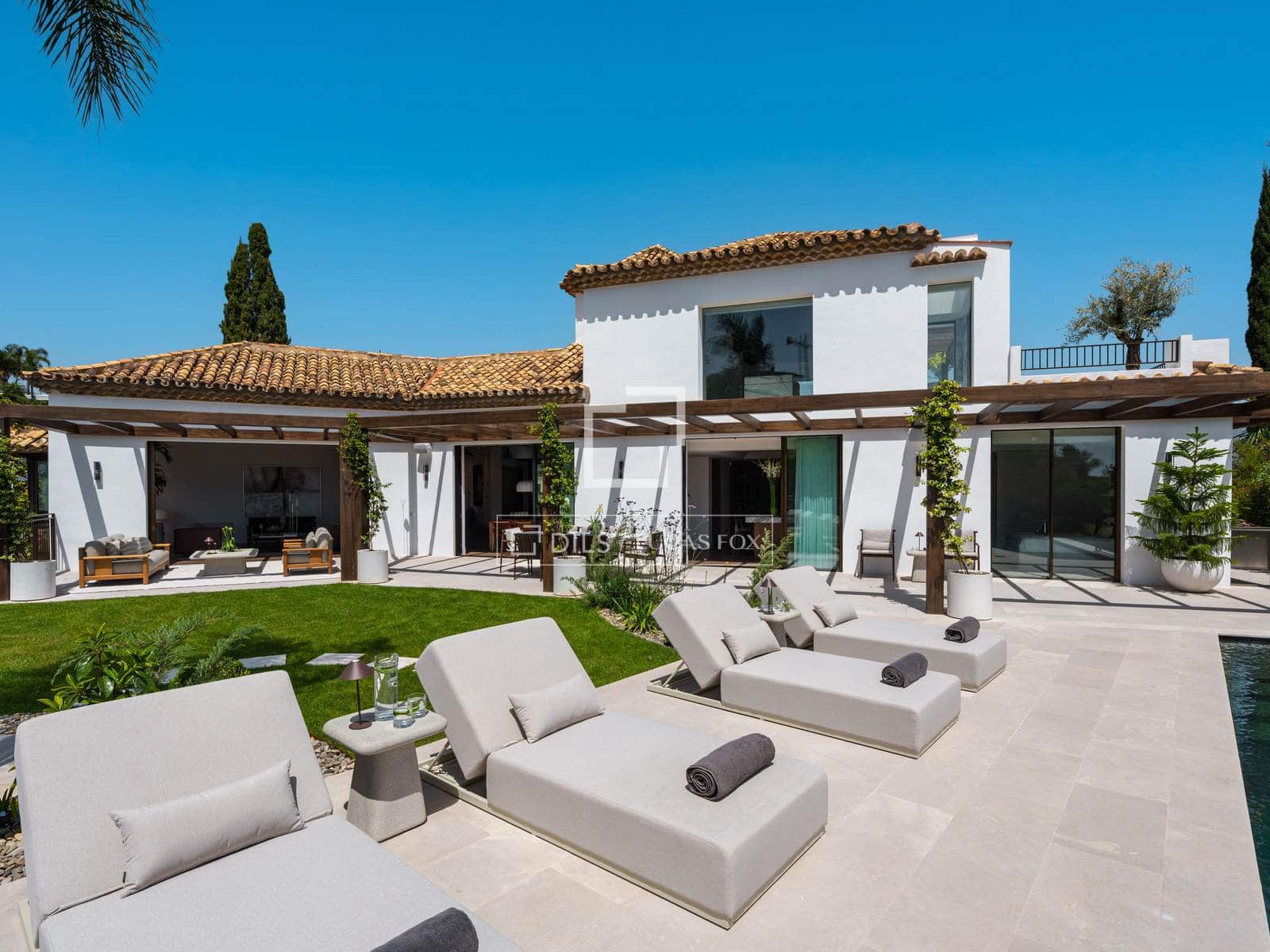 6 bedroom Villa for sale in Marbella with pool garage - € 8,795,000 (Ref: 9965779)