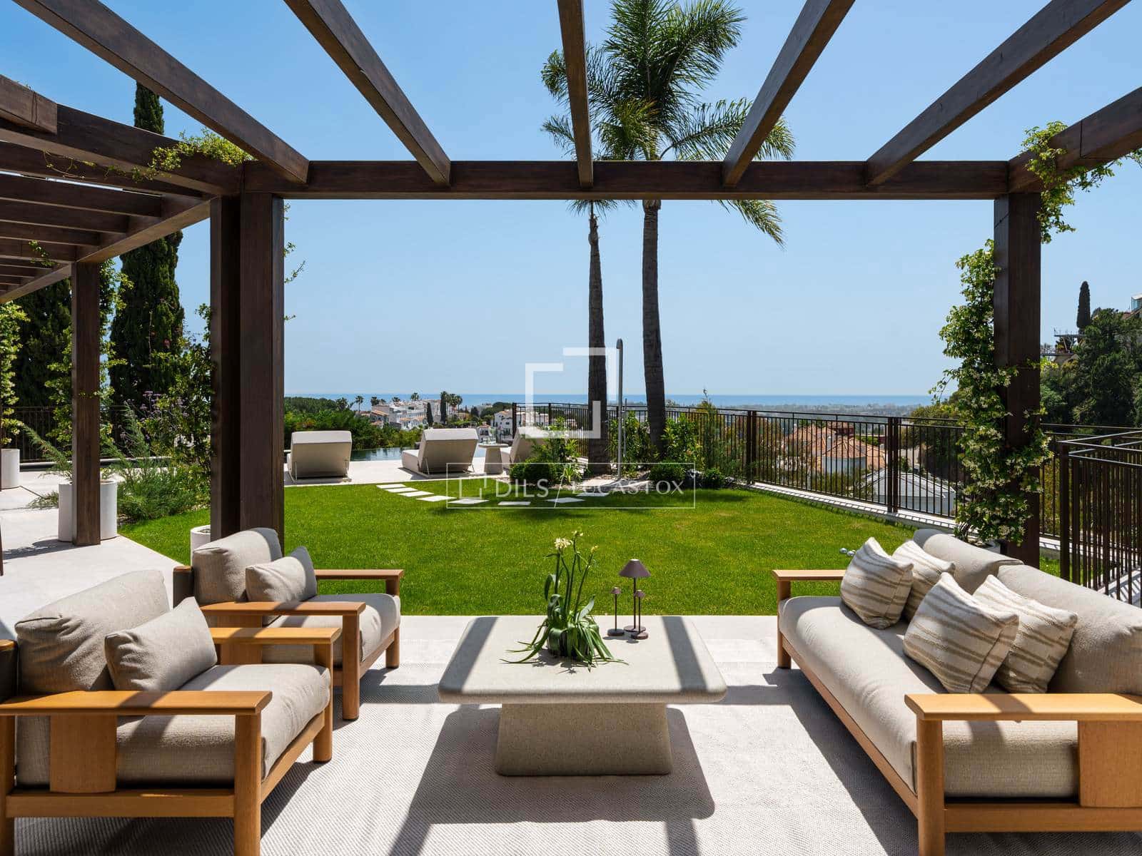 6 bedroom Villa for sale in Marbella with pool garage - € 8,795,000 (Ref: 9965779)
