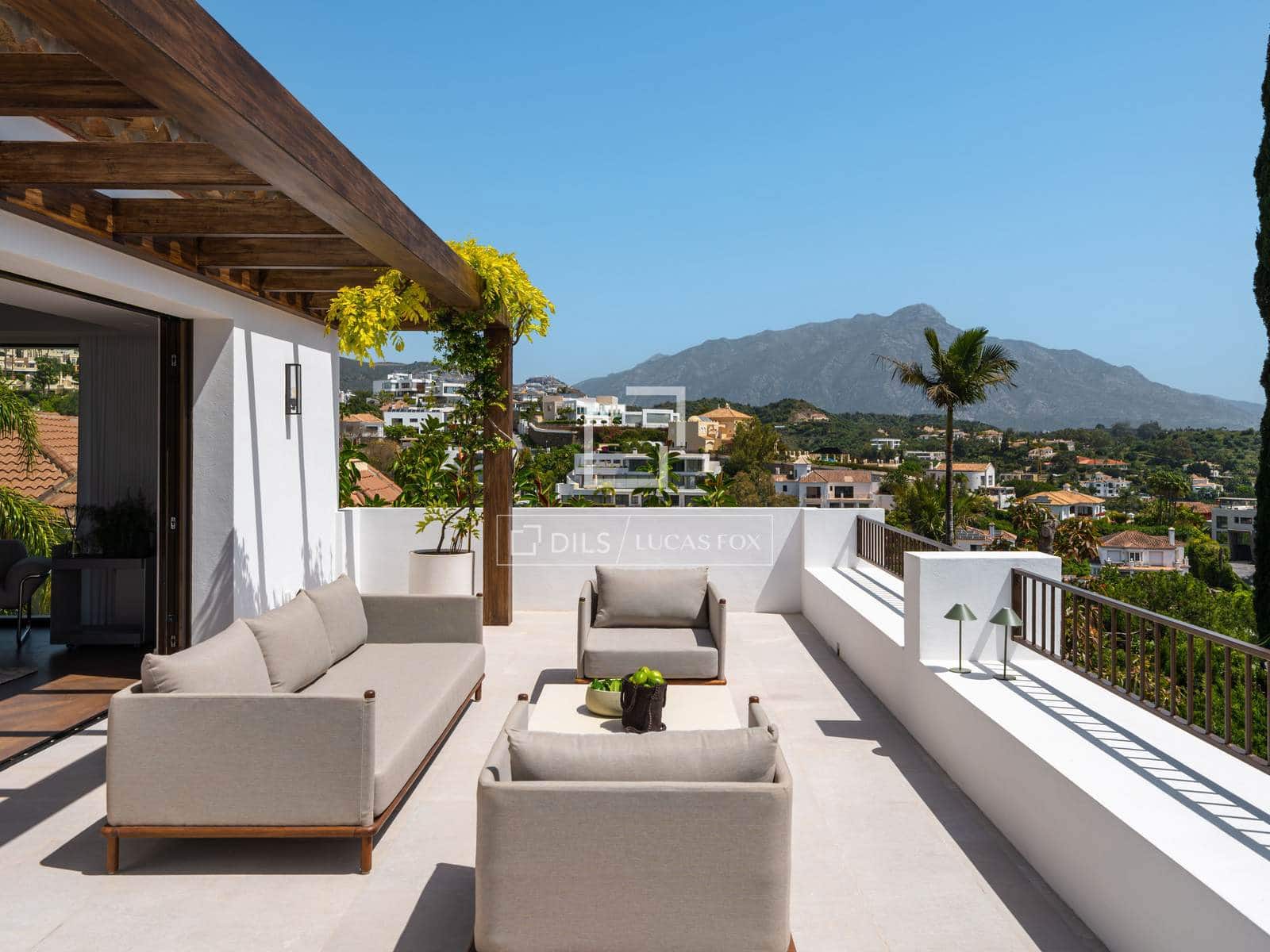 6 bedroom Villa for sale in Marbella with pool garage - € 8,795,000 (Ref: 9965779)
