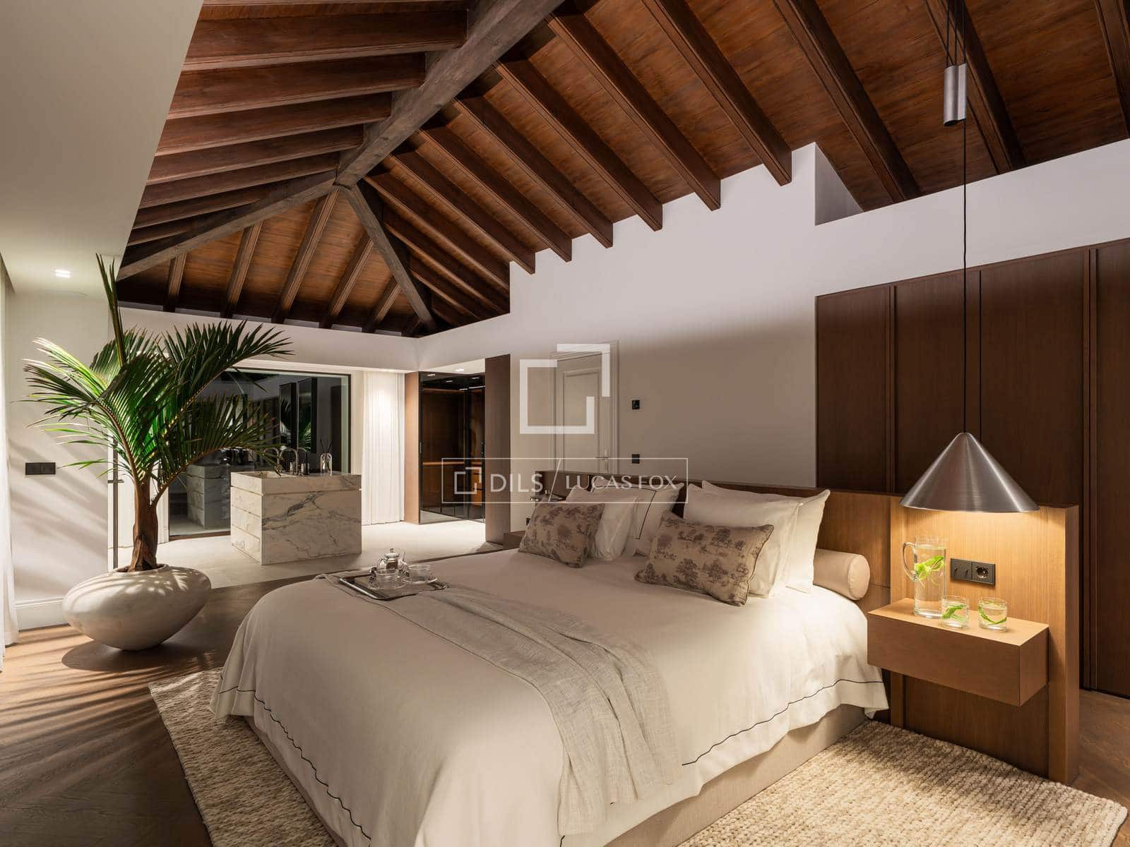6 bedroom Villa for sale in Marbella with pool garage - € 8,795,000 (Ref: 9965779)