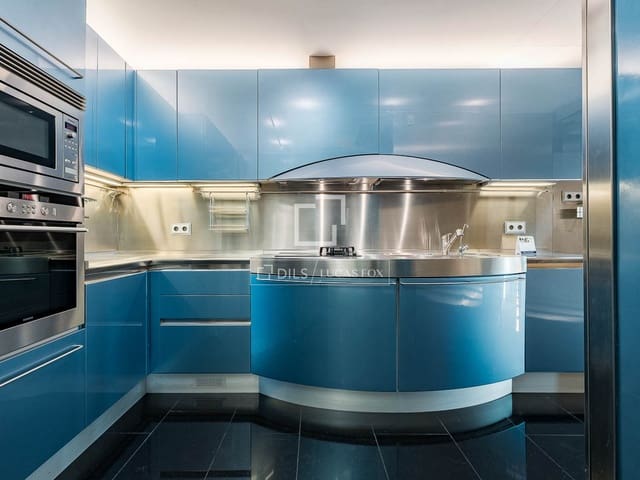 4 sypialnia Willa na sprzedaż w Miasto Barcelona z basenem garażem - 1 300 000 € (Ref: 9965782)