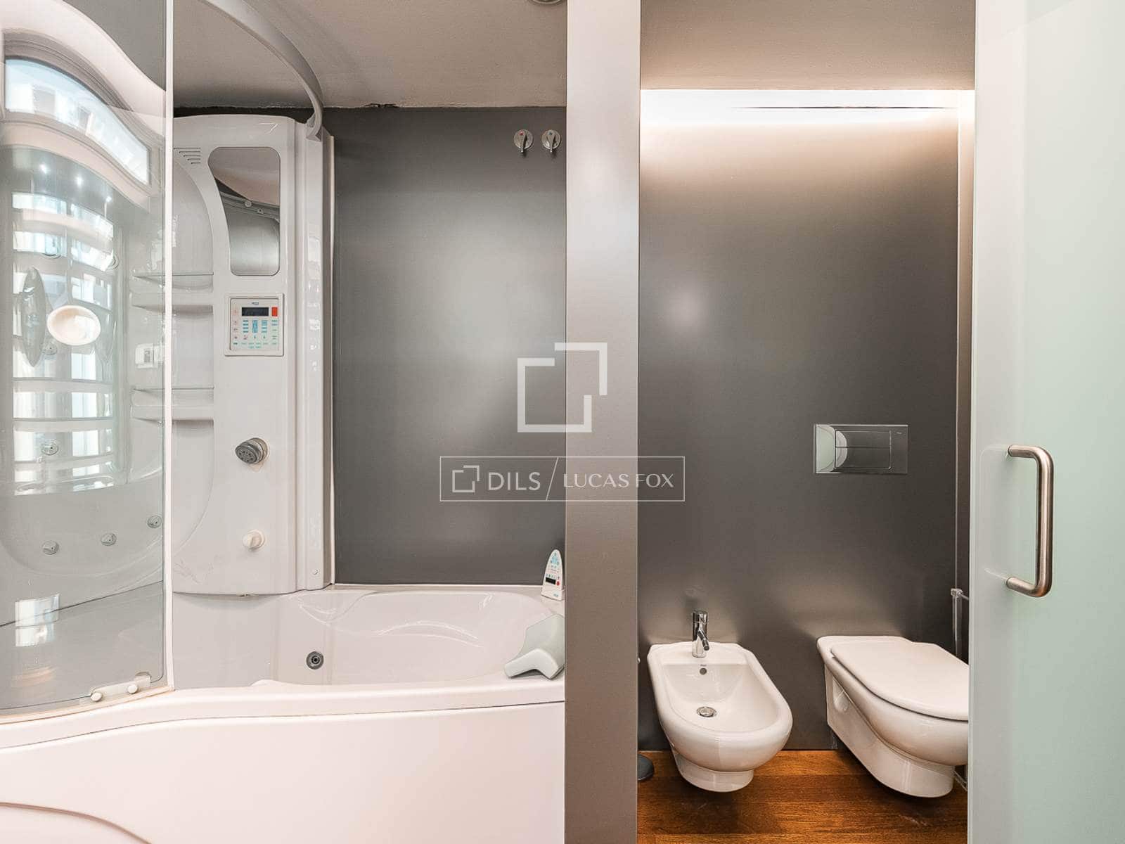 4 bedroom Villa for sale in Barcelona city with pool garage - € 1,300,000 (Ref: 9965782)