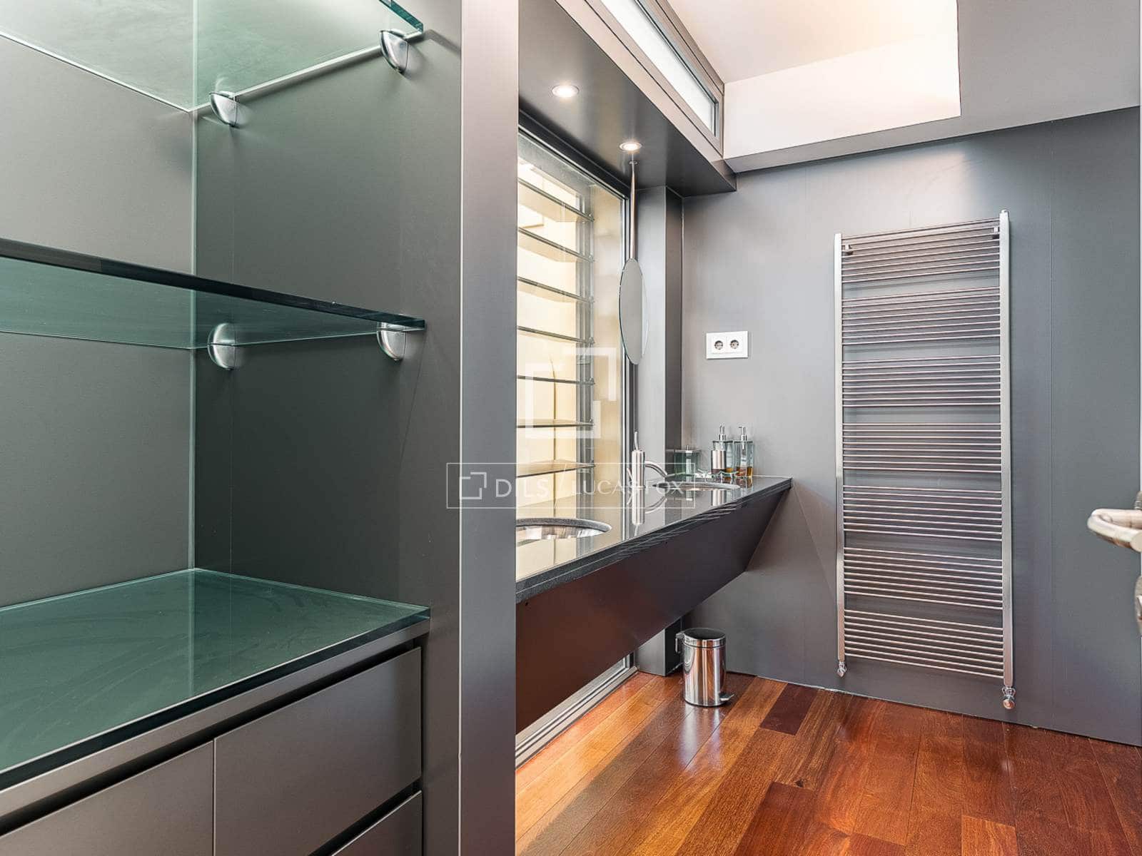 4 bedroom Villa for sale in Barcelona city with pool garage - € 1,300,000 (Ref: 9965782)