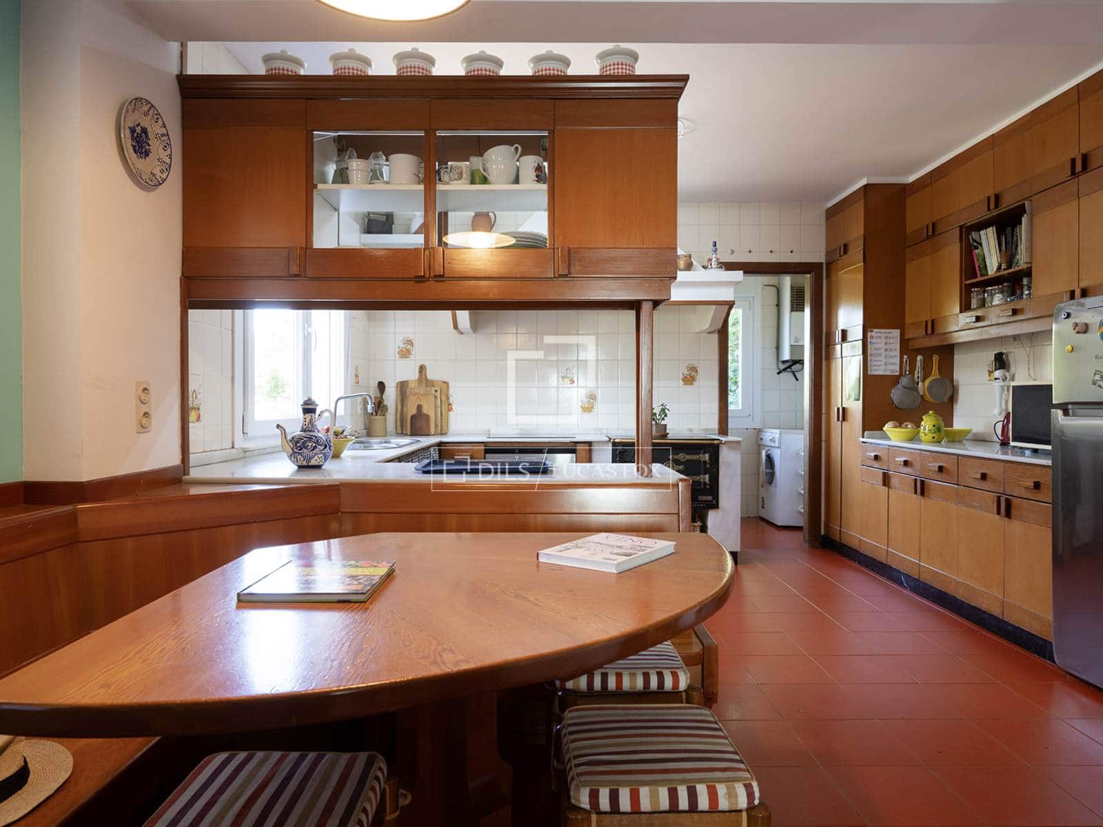 5 camera da letto Villa in vendita in Tomino con piscina garage - 420.000 € (Rif: 9966070)