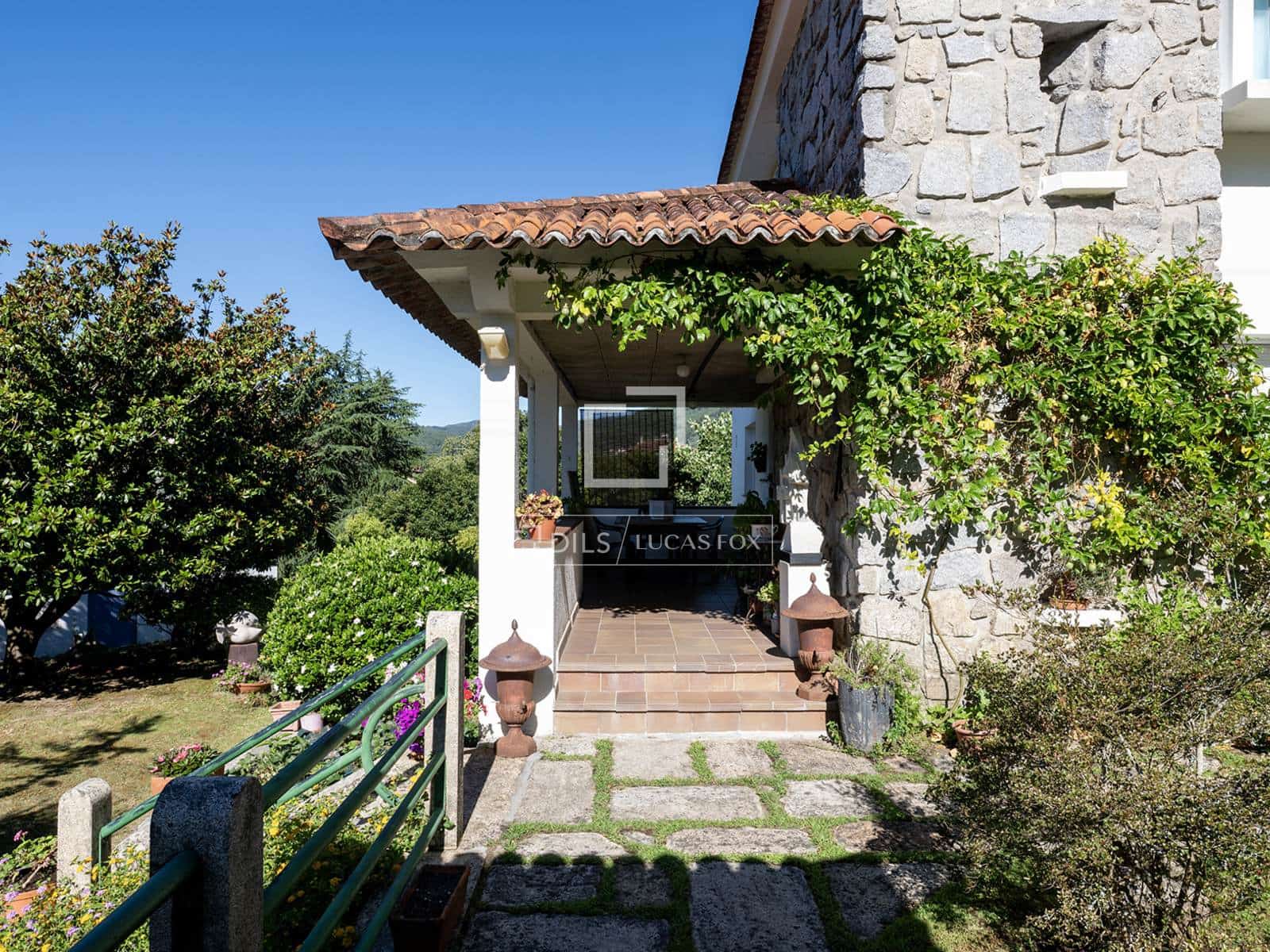 5 camera da letto Villa in vendita in Tomino con piscina garage - 420.000 € (Rif: 9966070)
