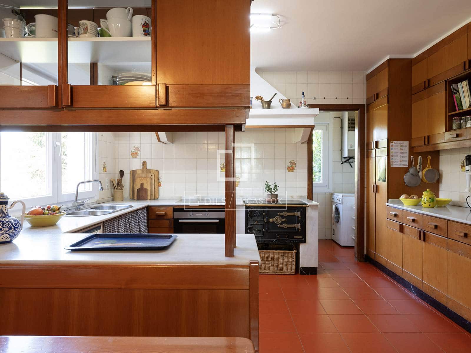 5 camera da letto Villa in vendita in Tomino con piscina garage - 420.000 € (Rif: 9966070)