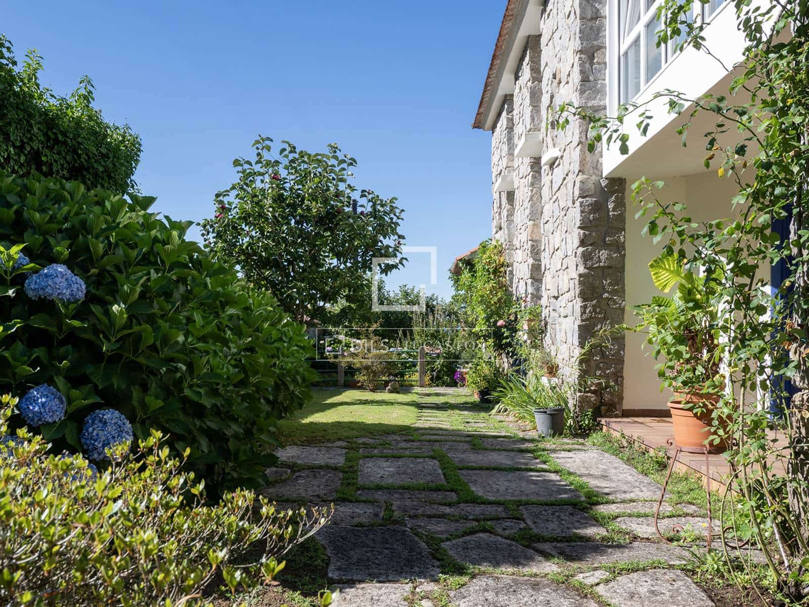 5 camera da letto Villa in vendita in Tomino con piscina garage - 420.000 € (Rif: 9966070)