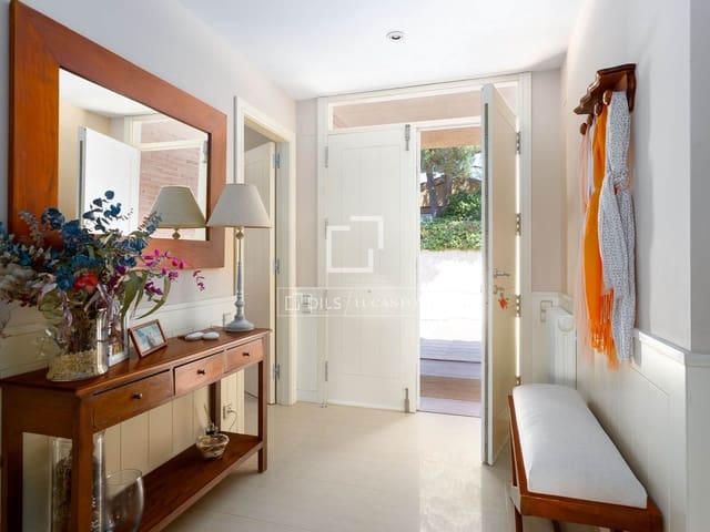 4 camera da letto Villa in vendita in Sant Vicenç de Montalt con piscina garage - 1.100.000 € (Rif: 9967091)