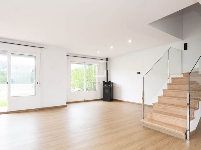 3 slaapkamer Villa te koop in Sanxenxo met zwembad garage - € 450.000 (Ref: 9967961)