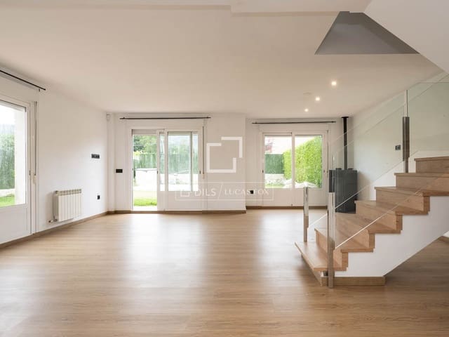 3 slaapkamer Villa te koop in Sanxenxo met zwembad garage - € 450.000 (Ref: 9967961)