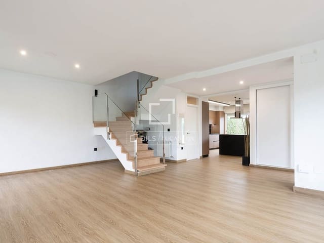 3 slaapkamer Villa te koop in Sanxenxo met zwembad garage - € 450.000 (Ref: 9967961)