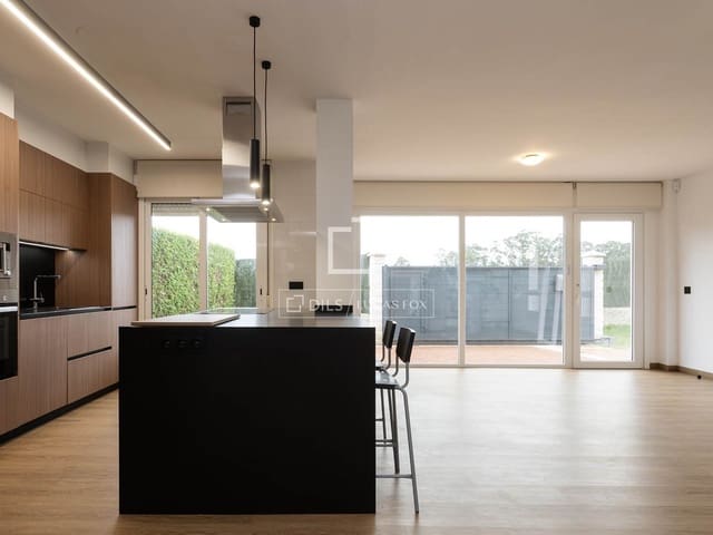 3 slaapkamer Villa te koop in Sanxenxo met zwembad garage - € 450.000 (Ref: 9967961)
