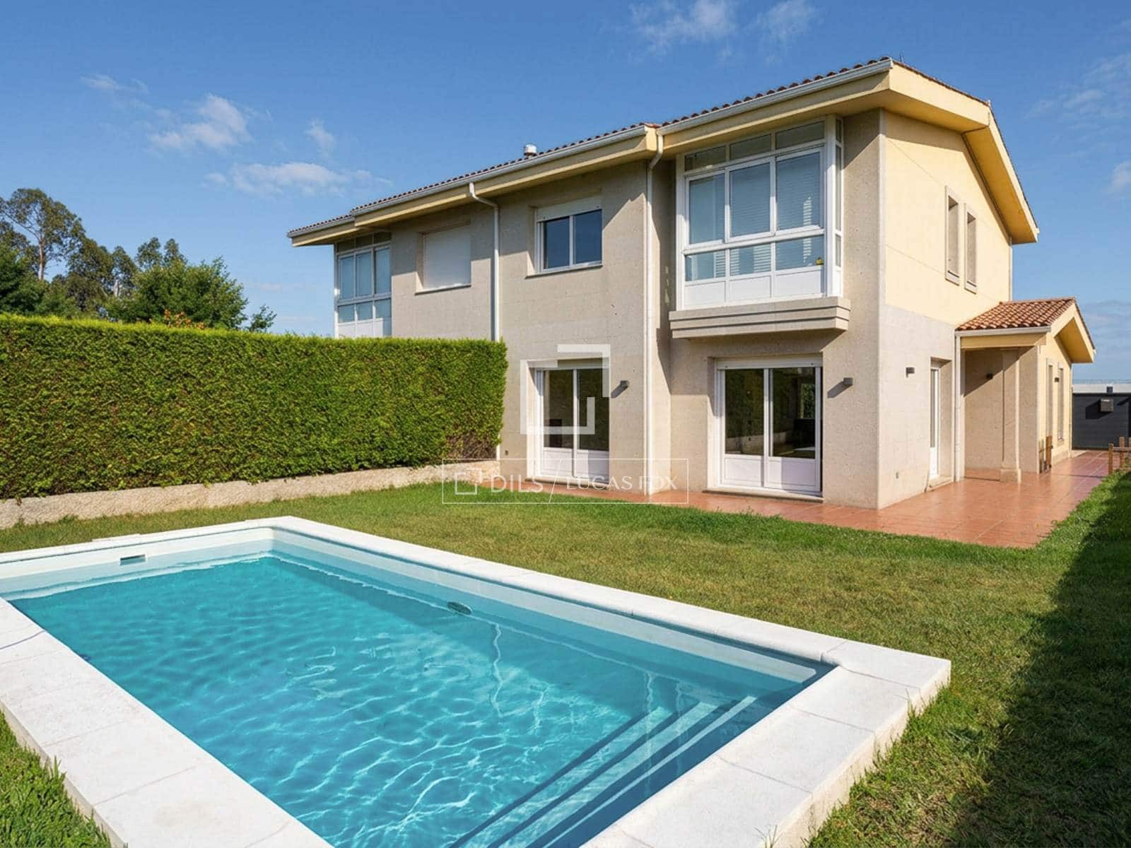 3 slaapkamer Villa te koop in Sanxenxo met zwembad garage - € 450.000 (Ref: 9967961)
