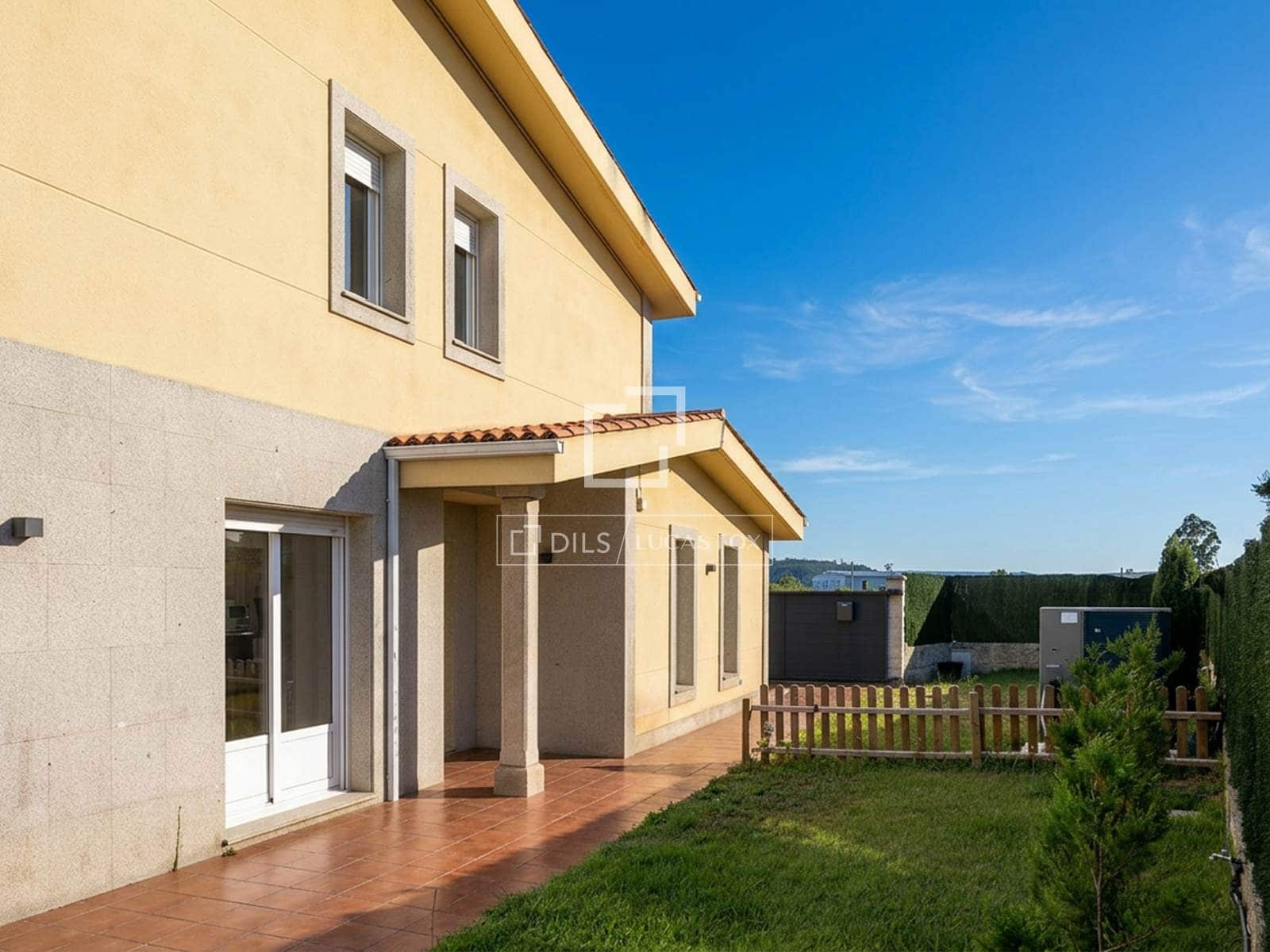 3 slaapkamer Villa te koop in Sanxenxo met zwembad garage - € 450.000 (Ref: 9967961)