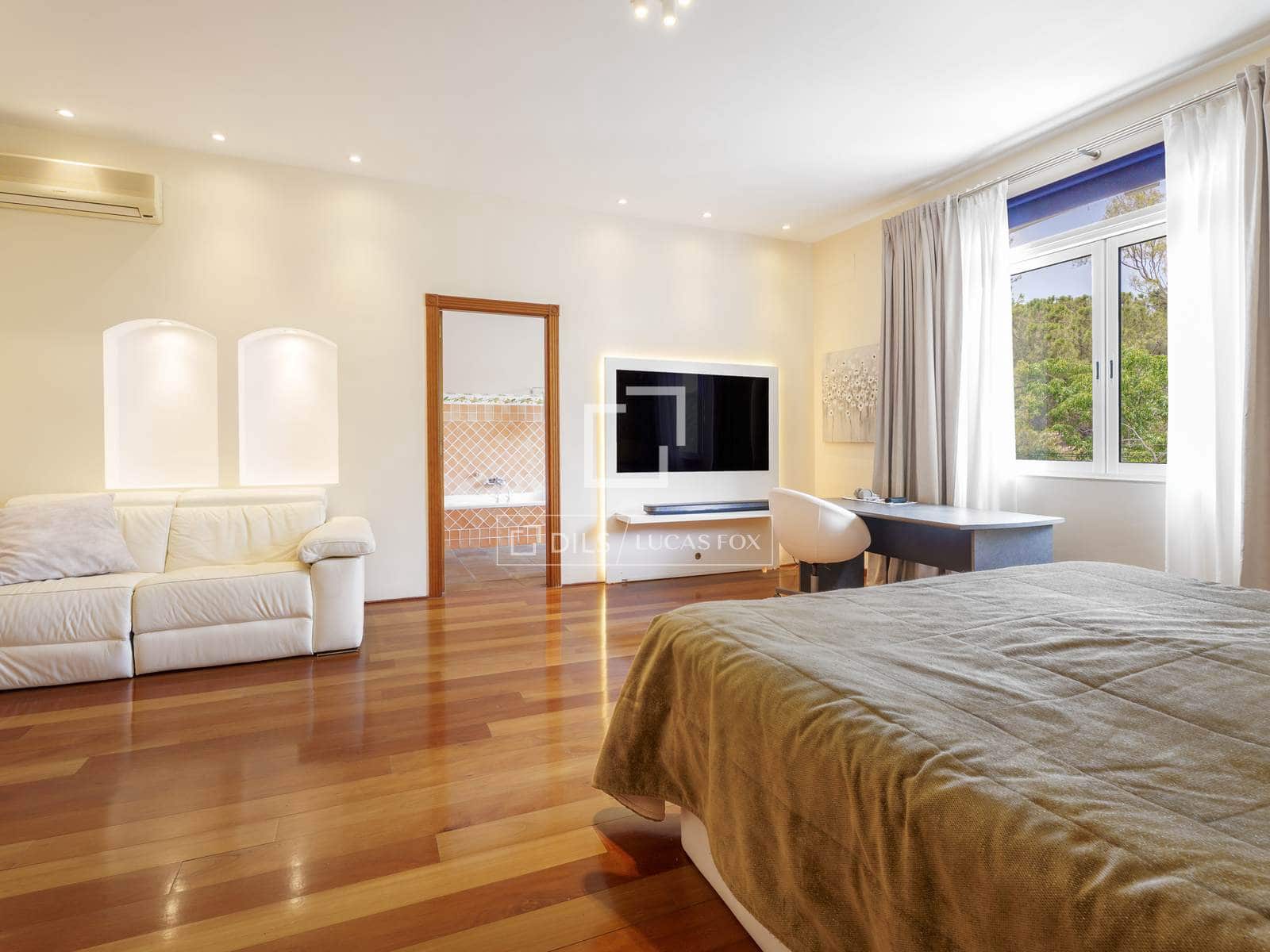 6 bedroom Villa for sale in Godella with pool garage - € 2,950,000 (Ref: 9968476)