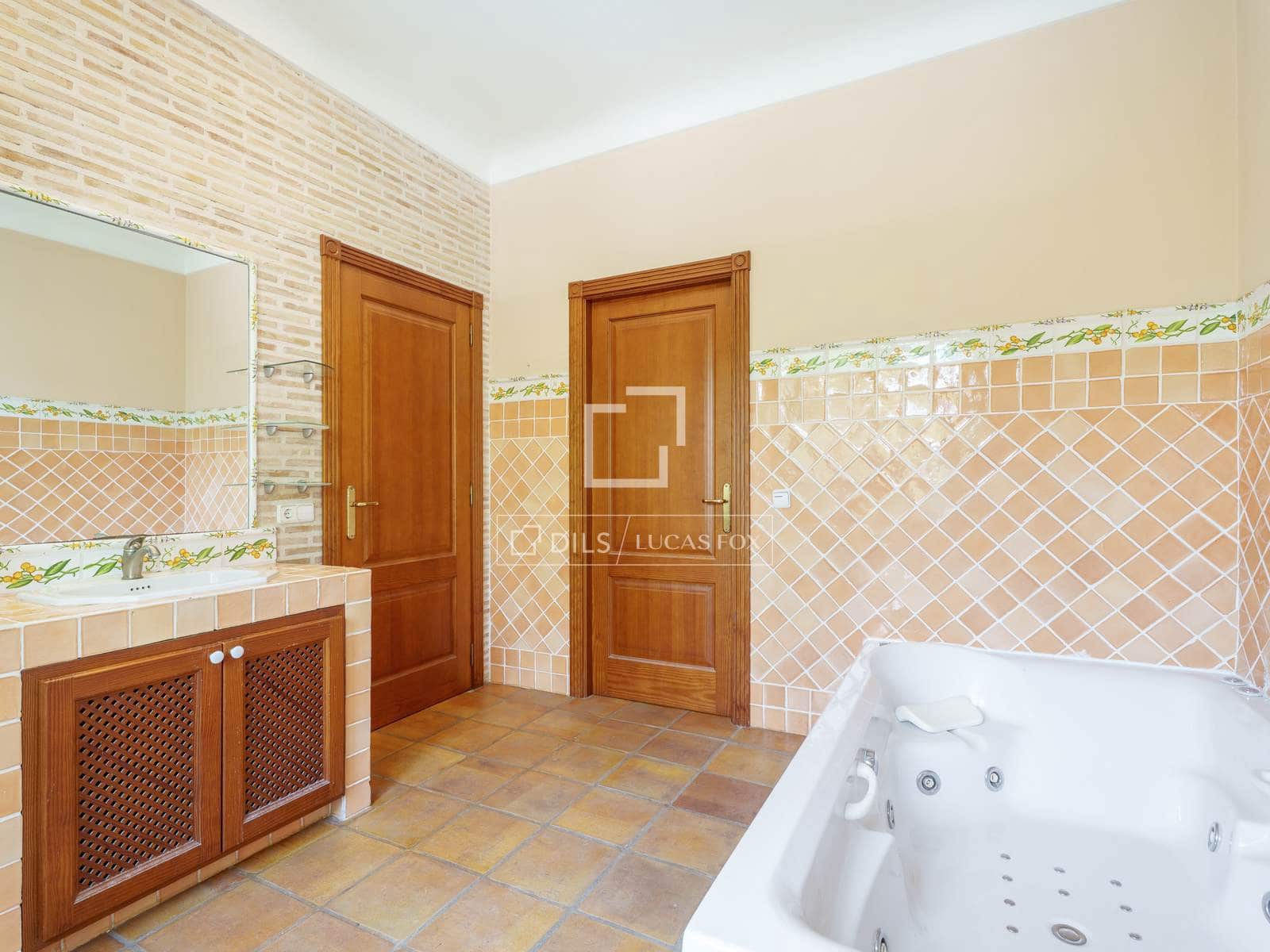 6 bedroom Villa for sale in Godella with pool garage - € 2,950,000 (Ref: 9968476)