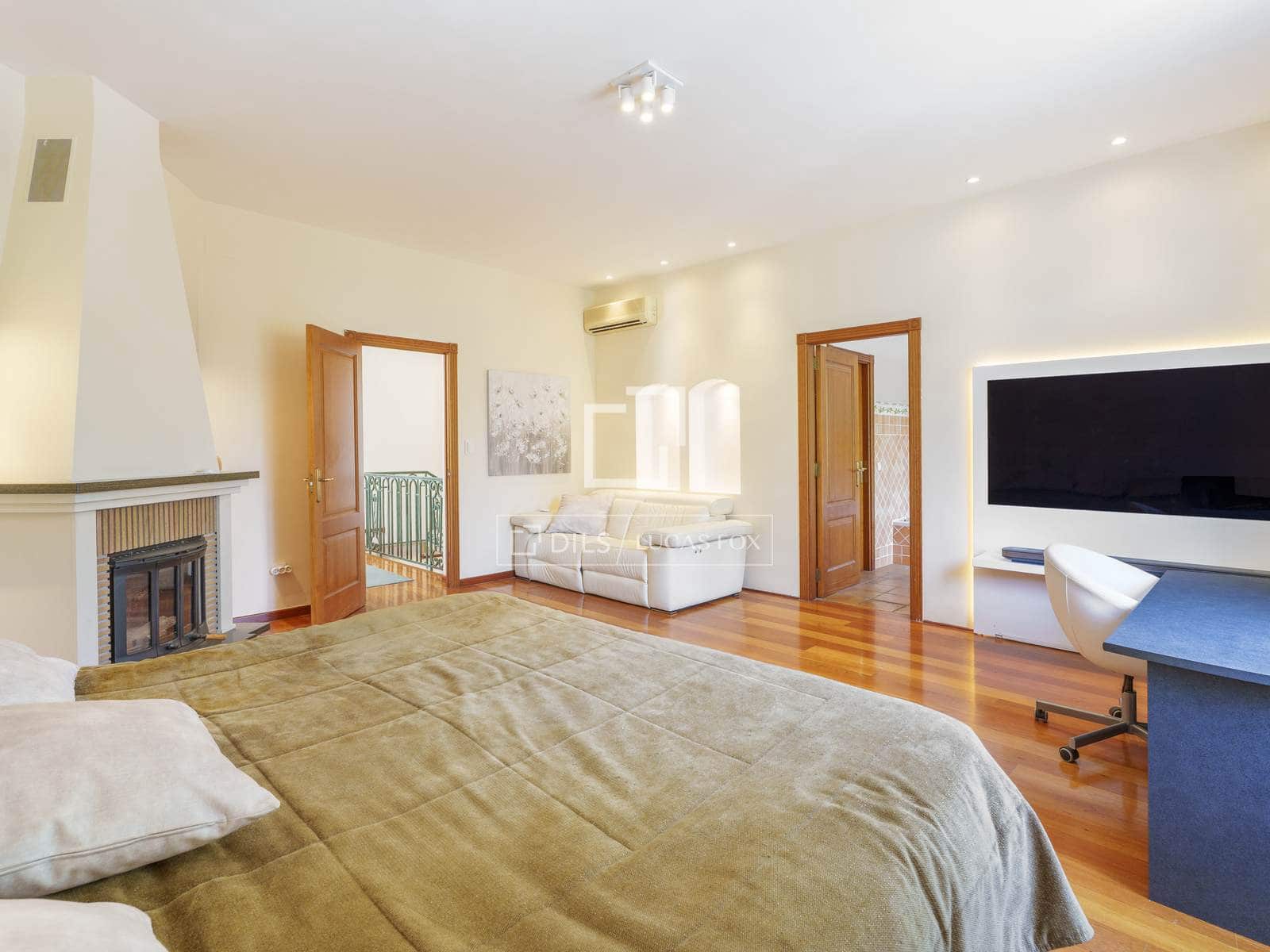 6 bedroom Villa for sale in Godella with pool garage - € 2,950,000 (Ref: 9968476)