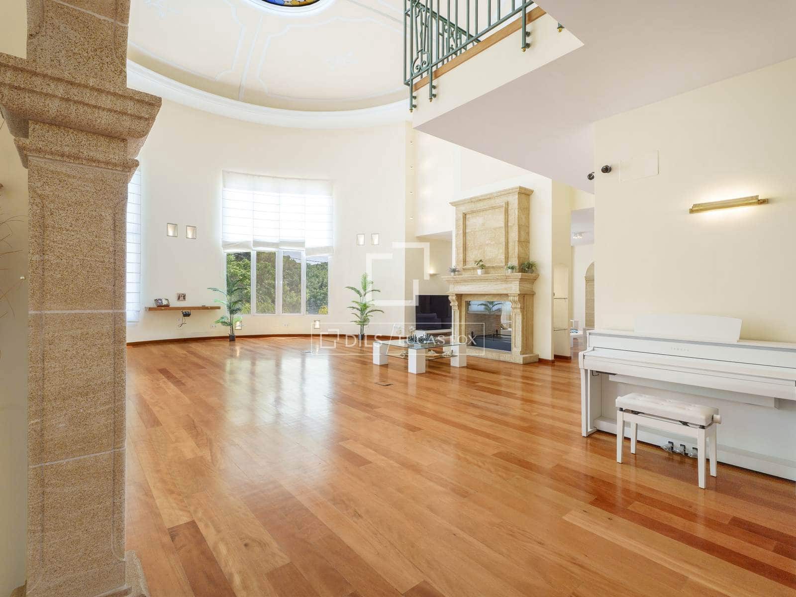6 bedroom Villa for sale in Godella with pool garage - € 2,950,000 (Ref: 9968476)