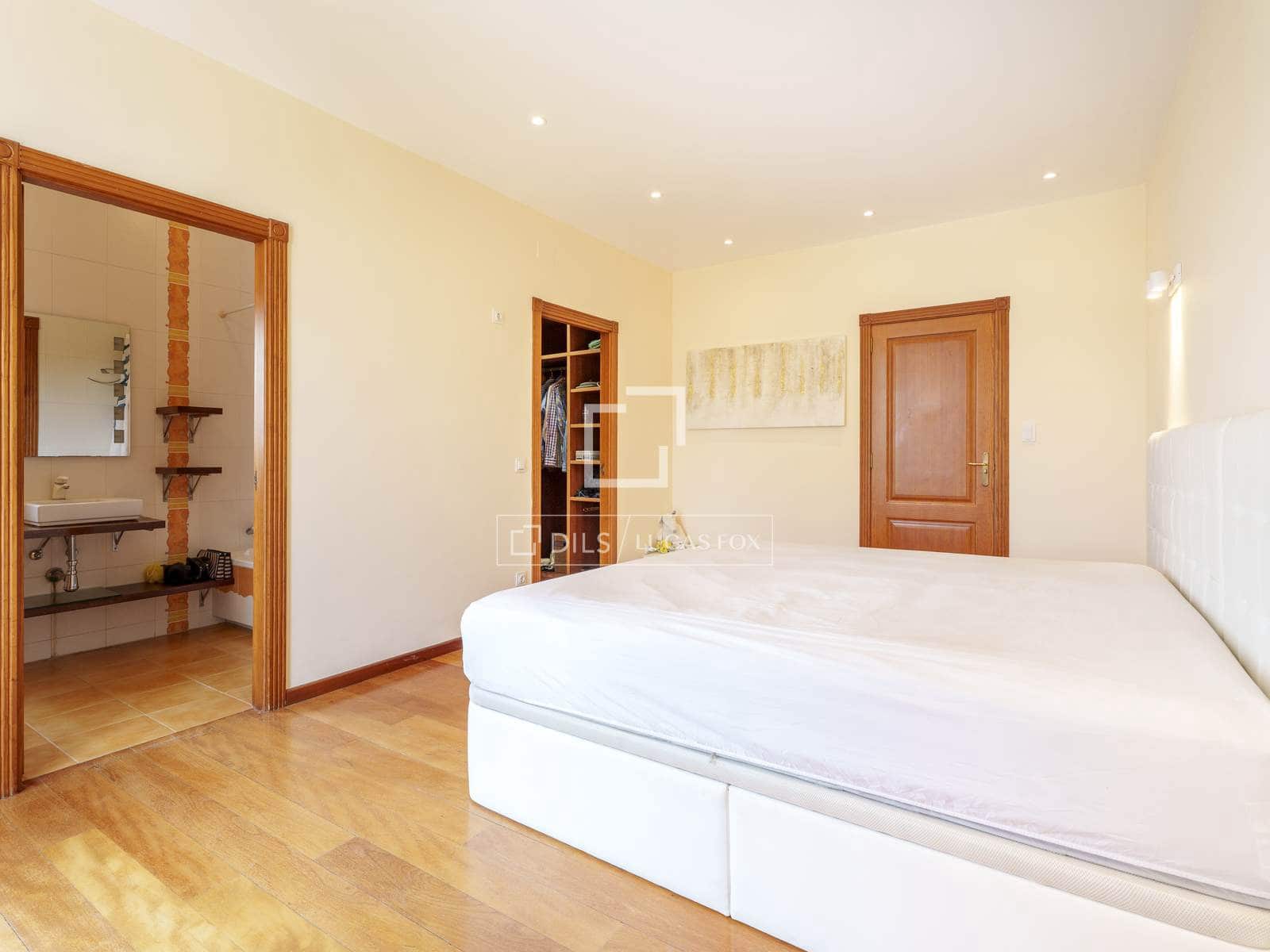 6 bedroom Villa for sale in Godella with pool garage - € 2,950,000 (Ref: 9968476)
