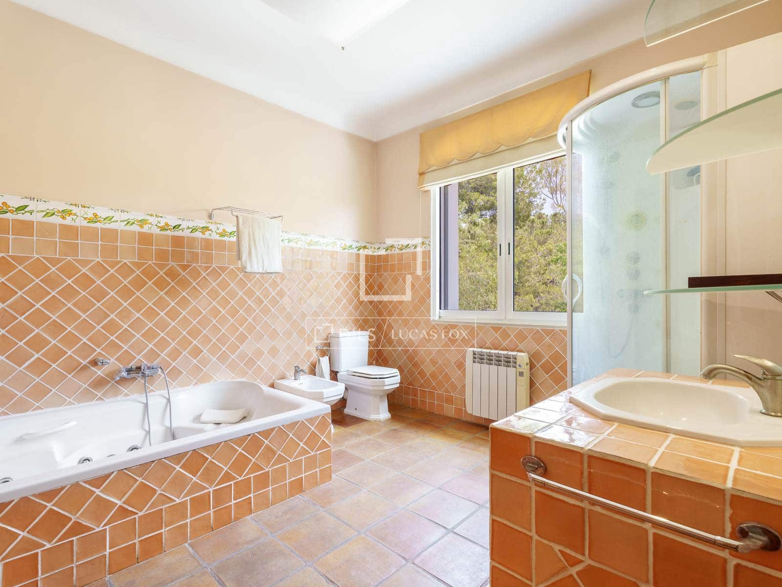 6 bedroom Villa for sale in Godella with pool garage - € 2,950,000 (Ref: 9968476)