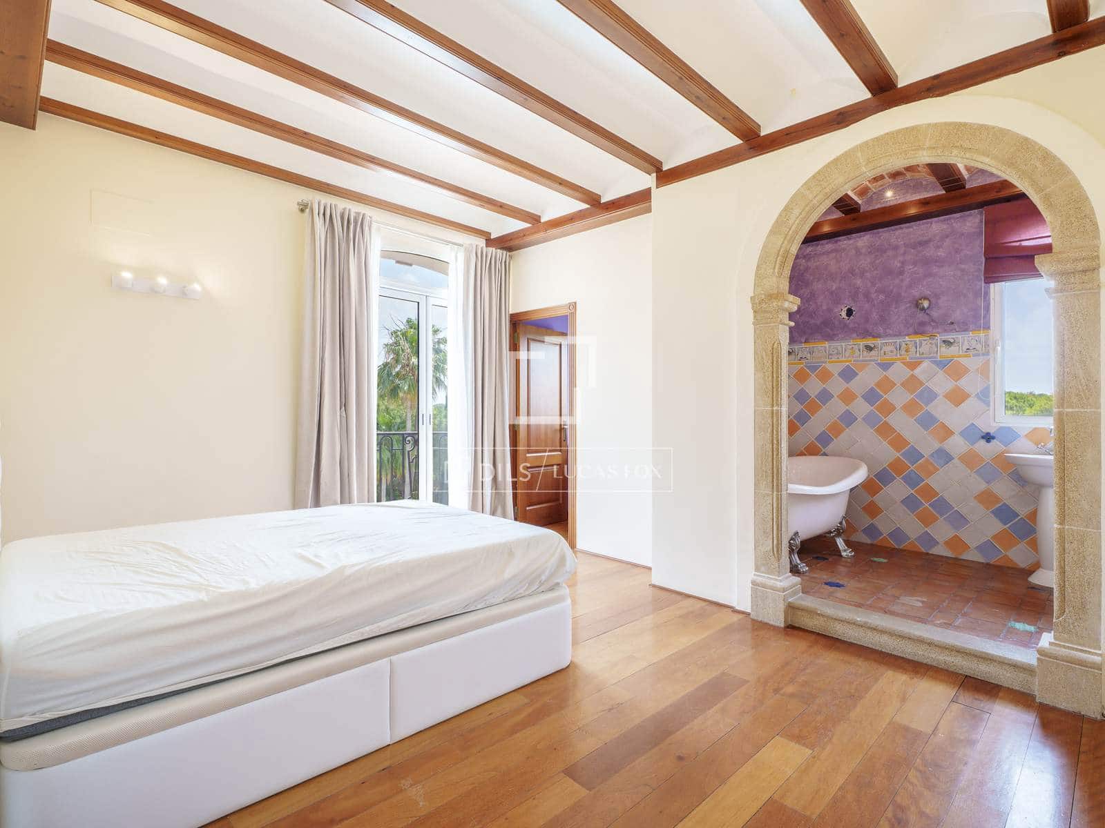 6 bedroom Villa for sale in Godella with pool garage - € 2,950,000 (Ref: 9968476)