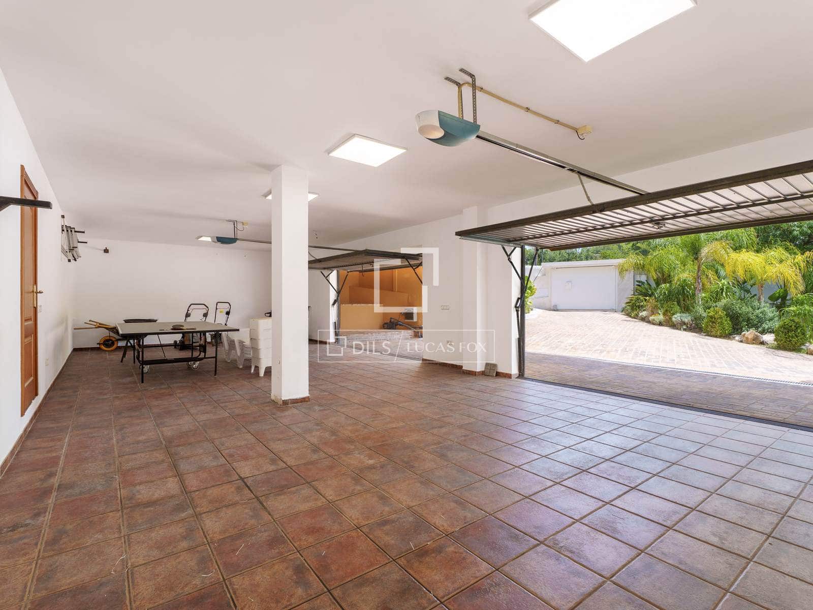 6 bedroom Villa for sale in Godella with pool garage - € 2,950,000 (Ref: 9968476)