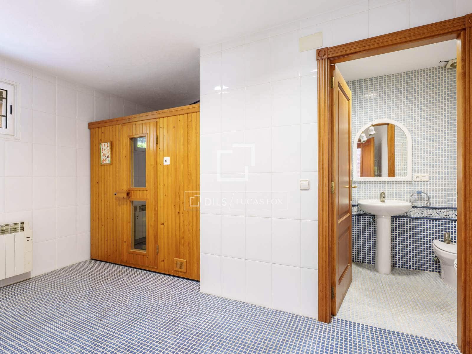 6 bedroom Villa for sale in Godella with pool garage - € 2,950,000 (Ref: 9968476)