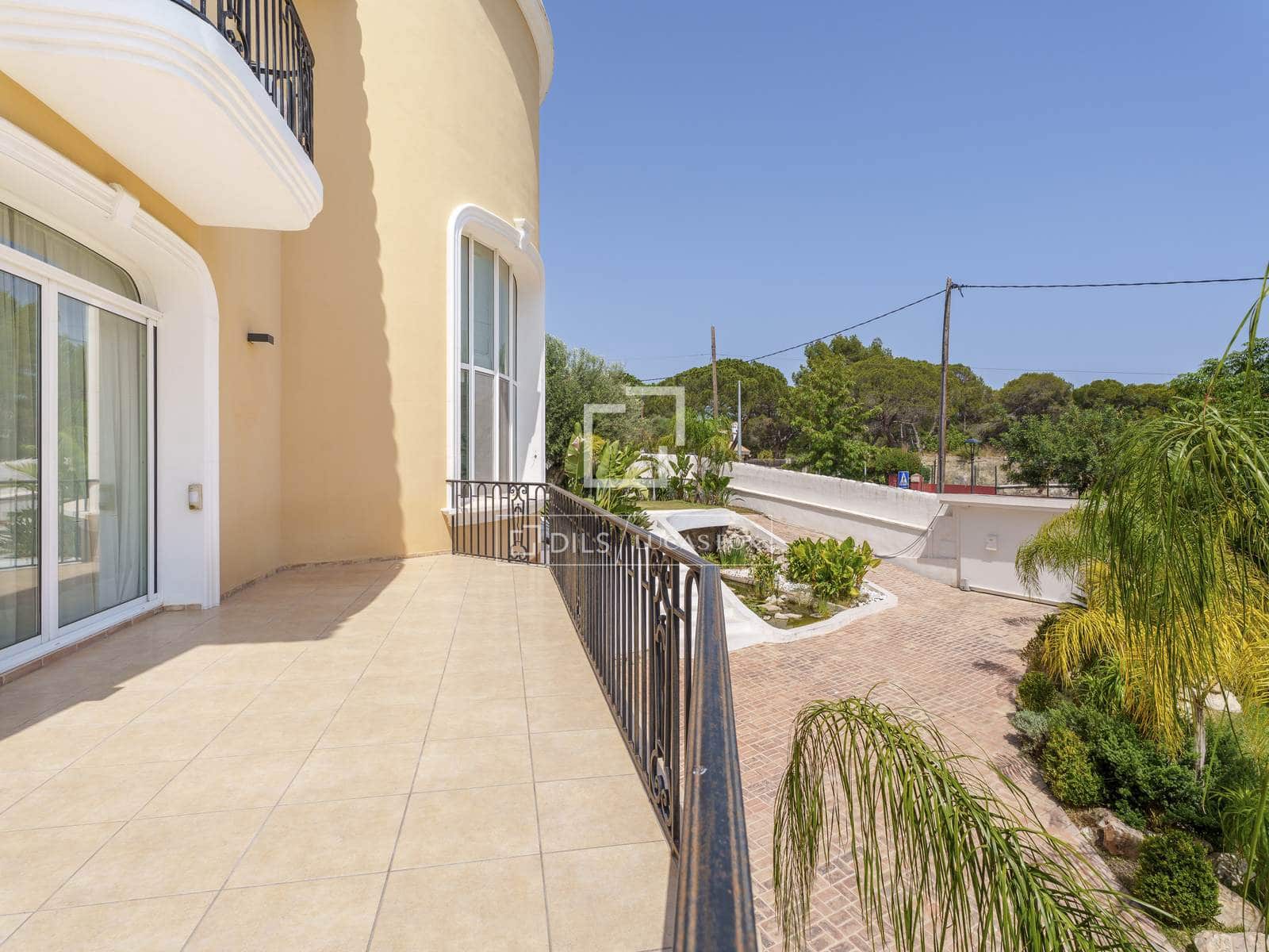 6 bedroom Villa for sale in Godella with pool garage - € 2,950,000 (Ref: 9968476)